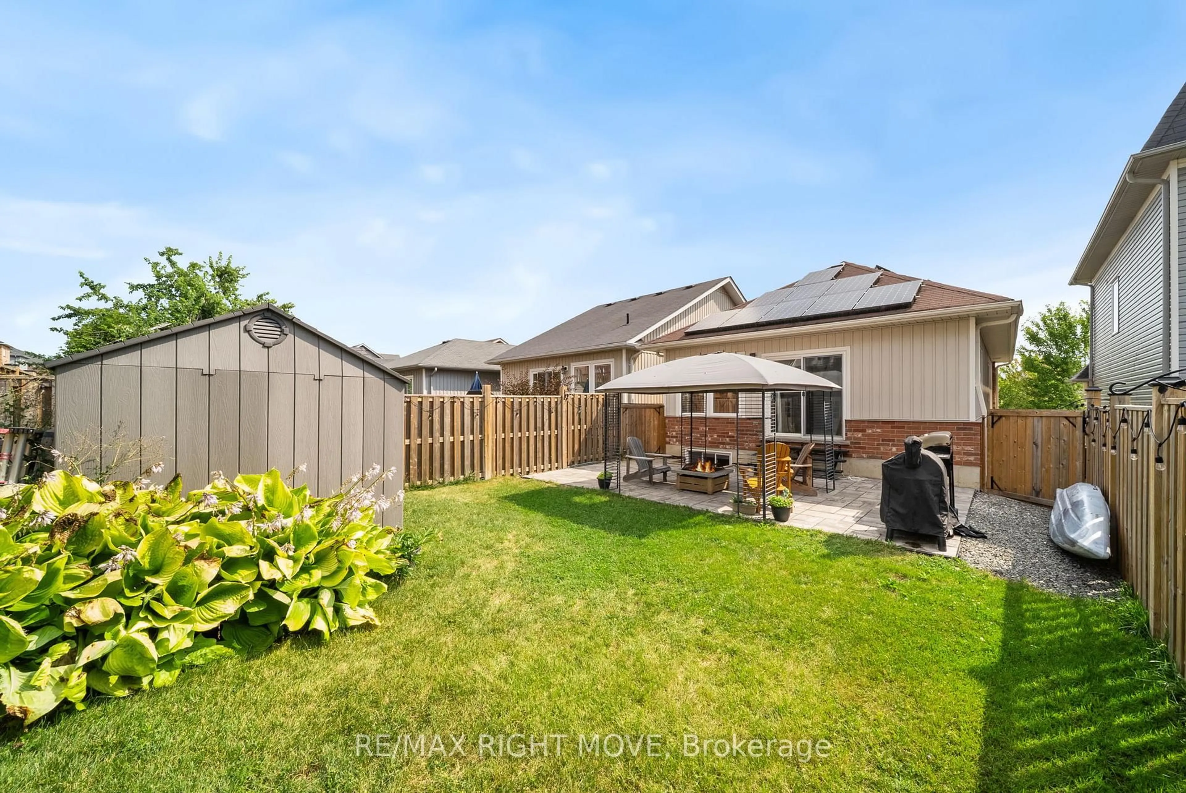 A pic from outside/outdoor area/front of a property/back of a property/a pic from drone, street for 90 Pearl Dr, Orillia Ontario L3V 0A6