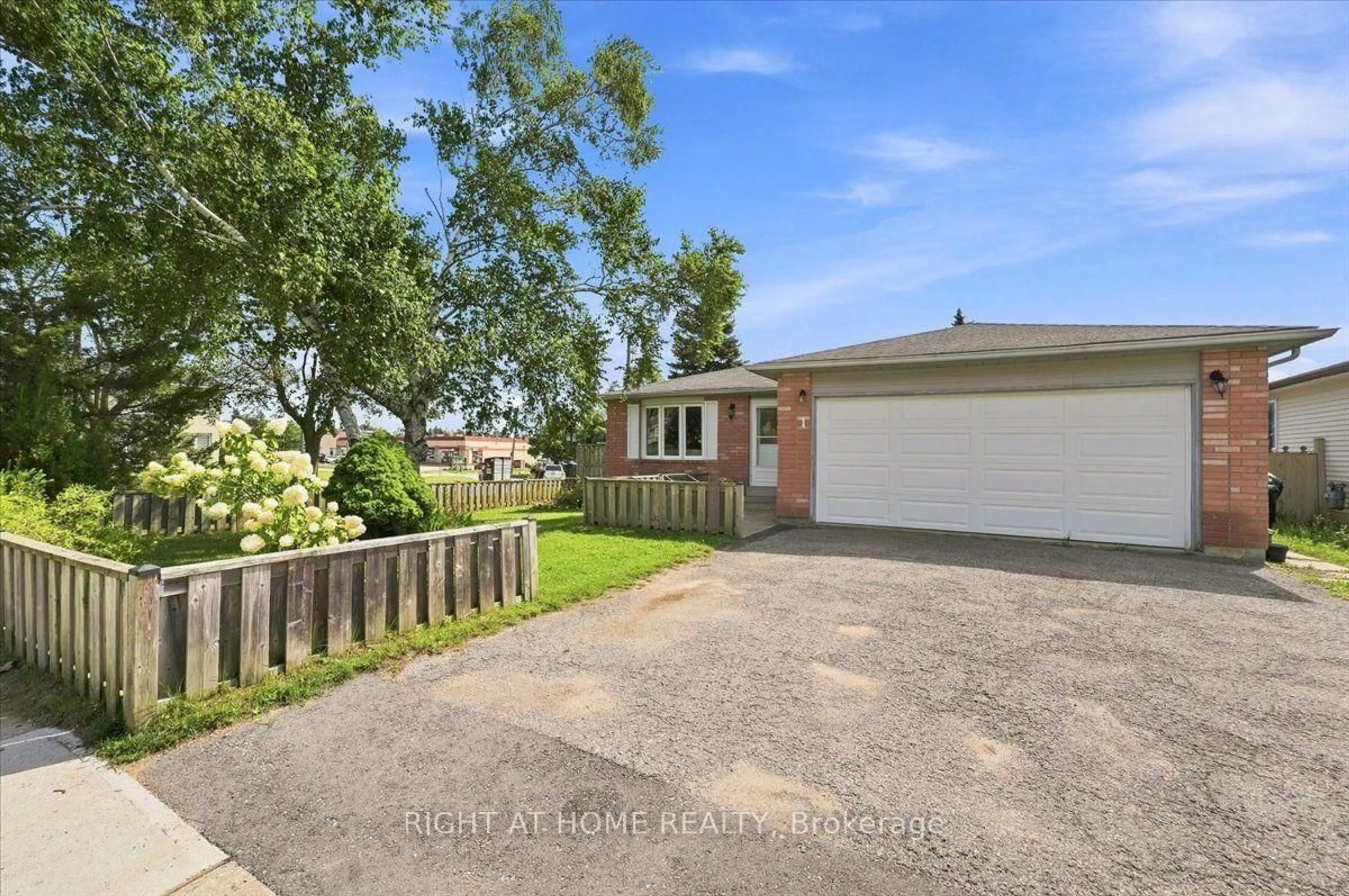 A pic from outside/outdoor area/front of a property/back of a property/a pic from drone, street for 1 Argyle Rd, Barrie Ontario L4N 6P9