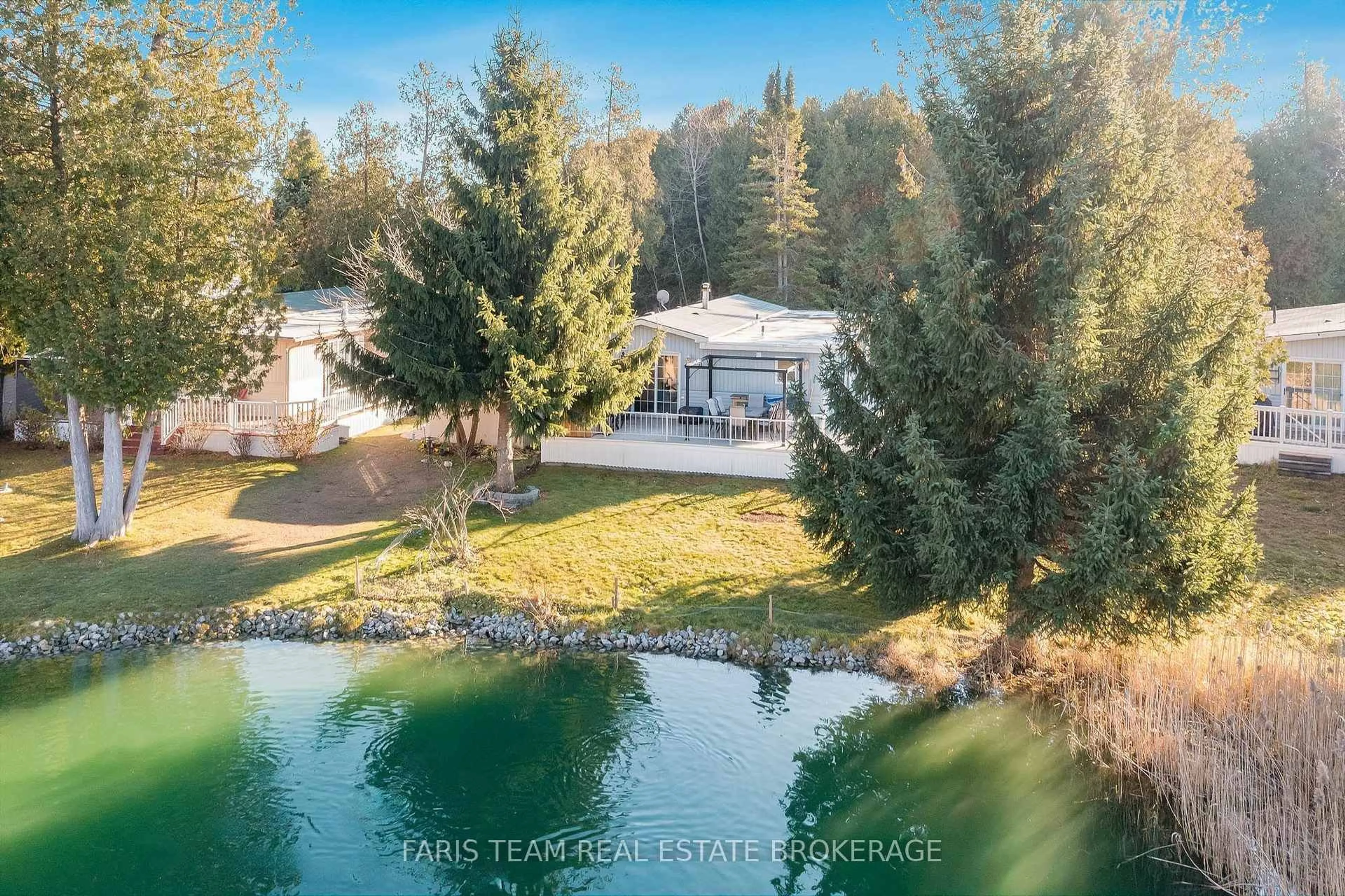 A pic from outside/outdoor area/front of a property/back of a property/a pic from drone, water/lake/river/ocean view for 3 St James Pl, Wasaga Beach Ontario L9Z 3A8