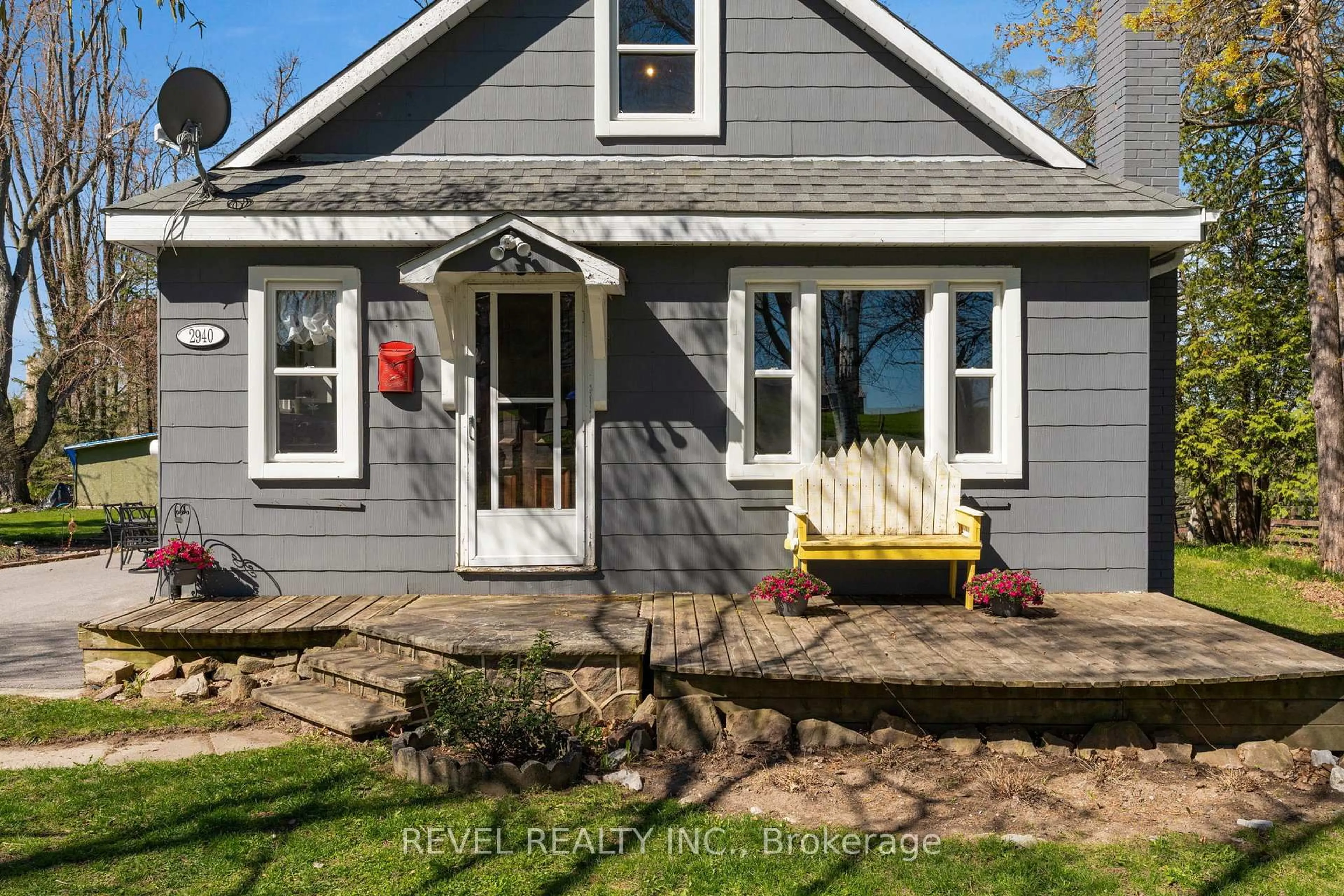 Home with vinyl exterior material, street for 2940 Old Second Rd, Springwater Ontario L9X 1P6
