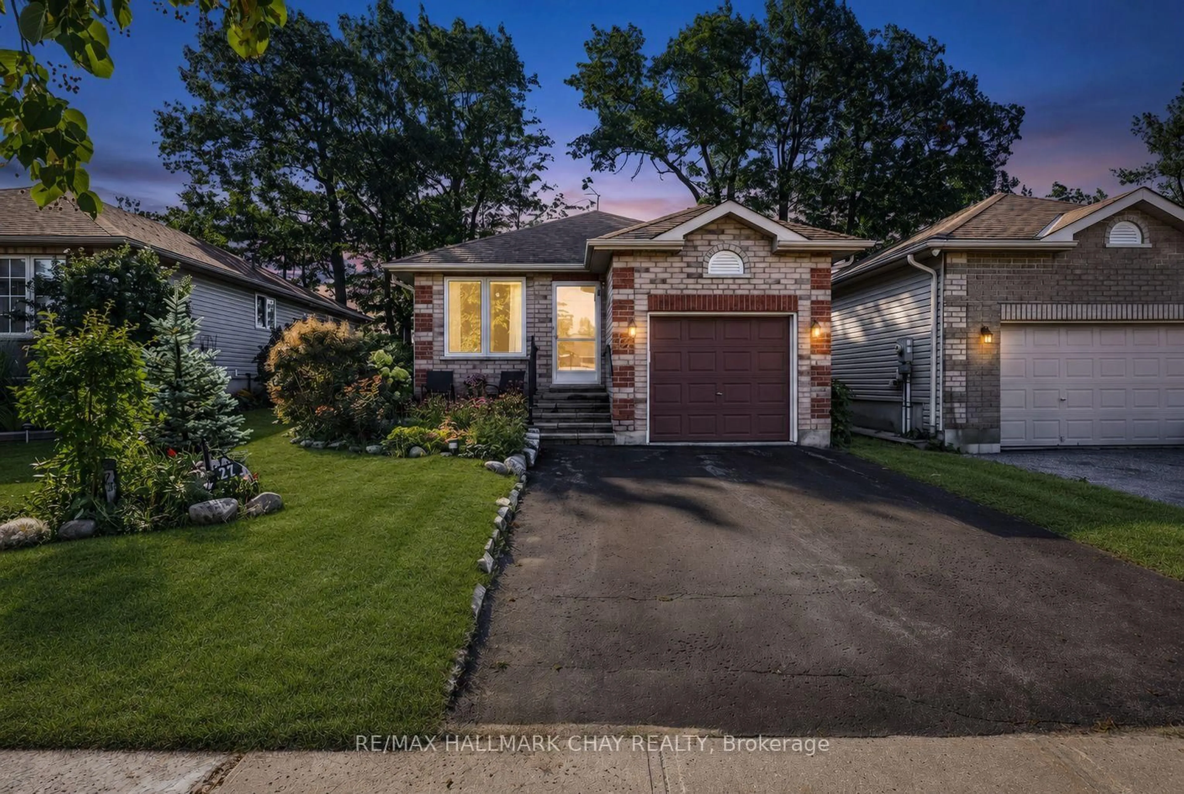 Home with vinyl exterior material, street for 27 Masters Dr, Barrie Ontario L4M 6W4