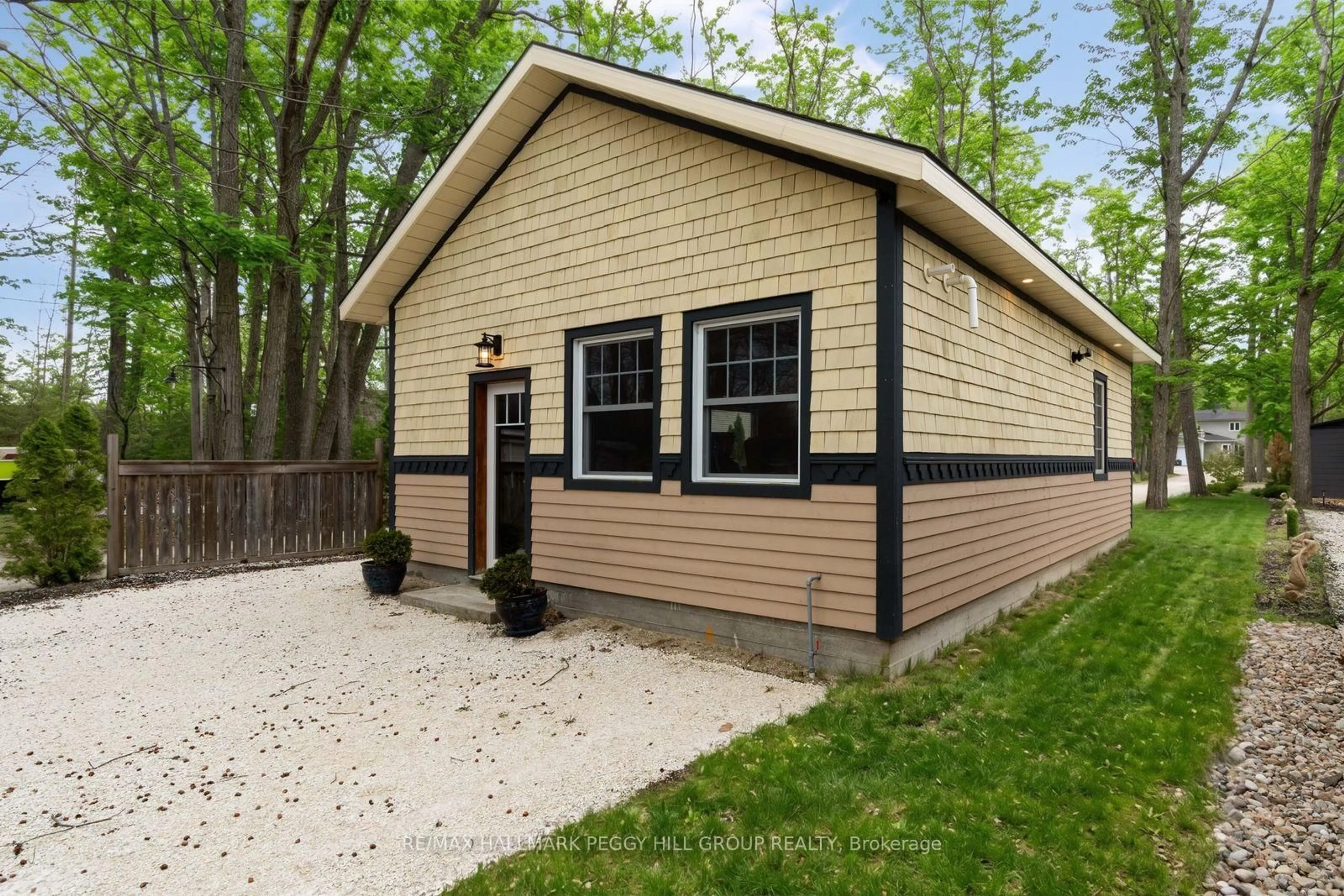 Home with vinyl exterior material, street for 2026 River Rd, Wasaga Beach Ontario L9Z 2W1