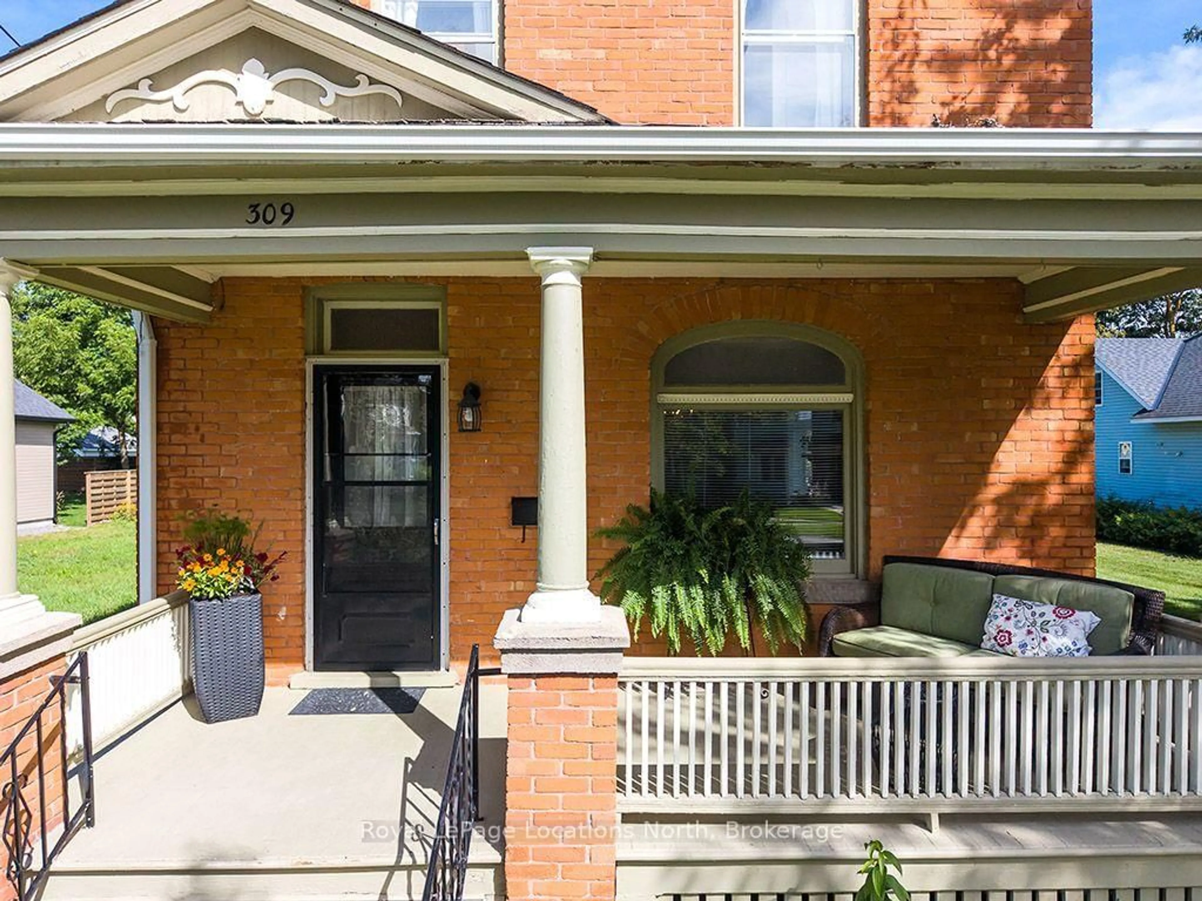 Home with brick exterior material, street for 309 Beech St, Collingwood Ontario L9Y 2T7