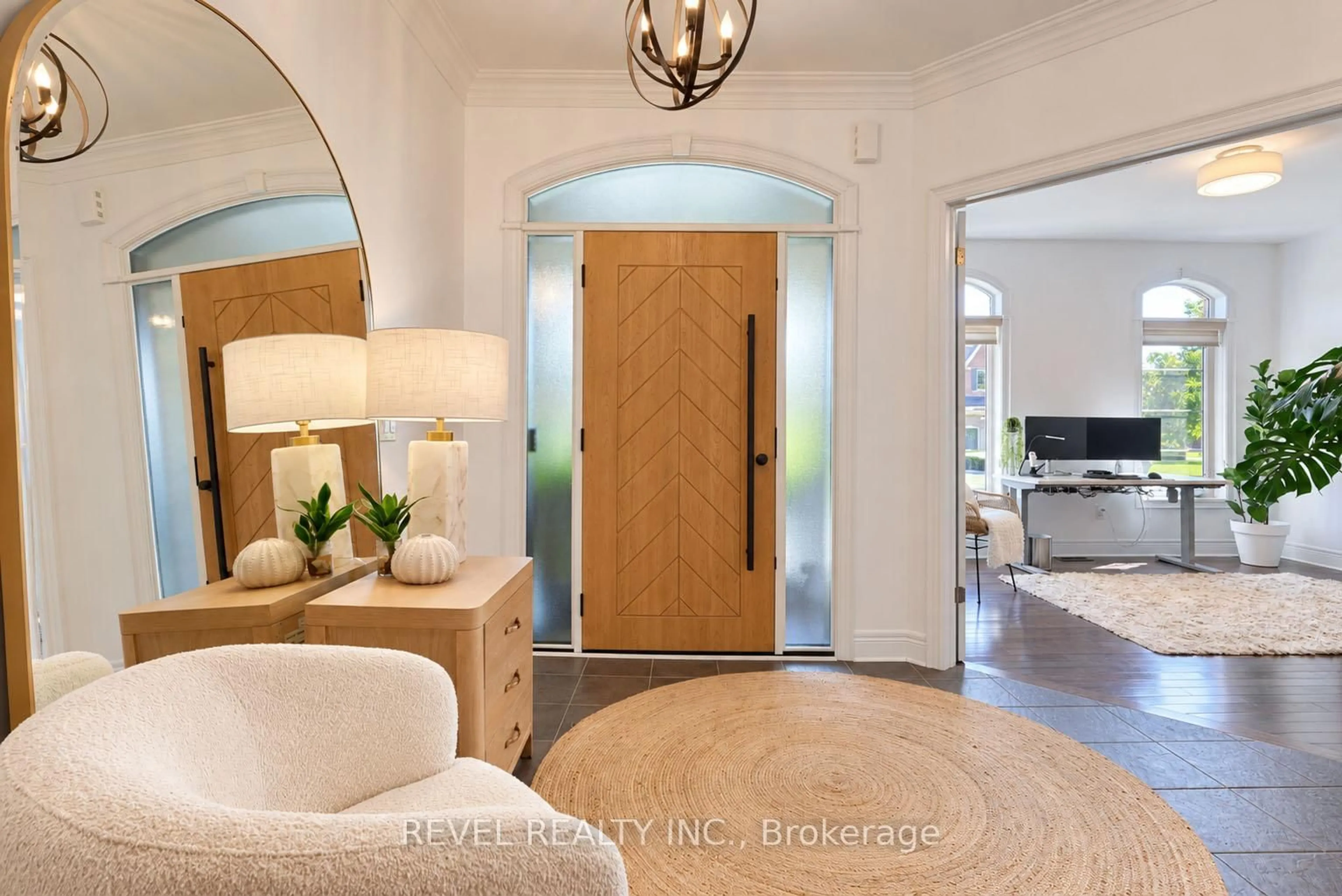 Indoor entryway for 36 Turner Dr, Barrie Ontario L4N 6M5