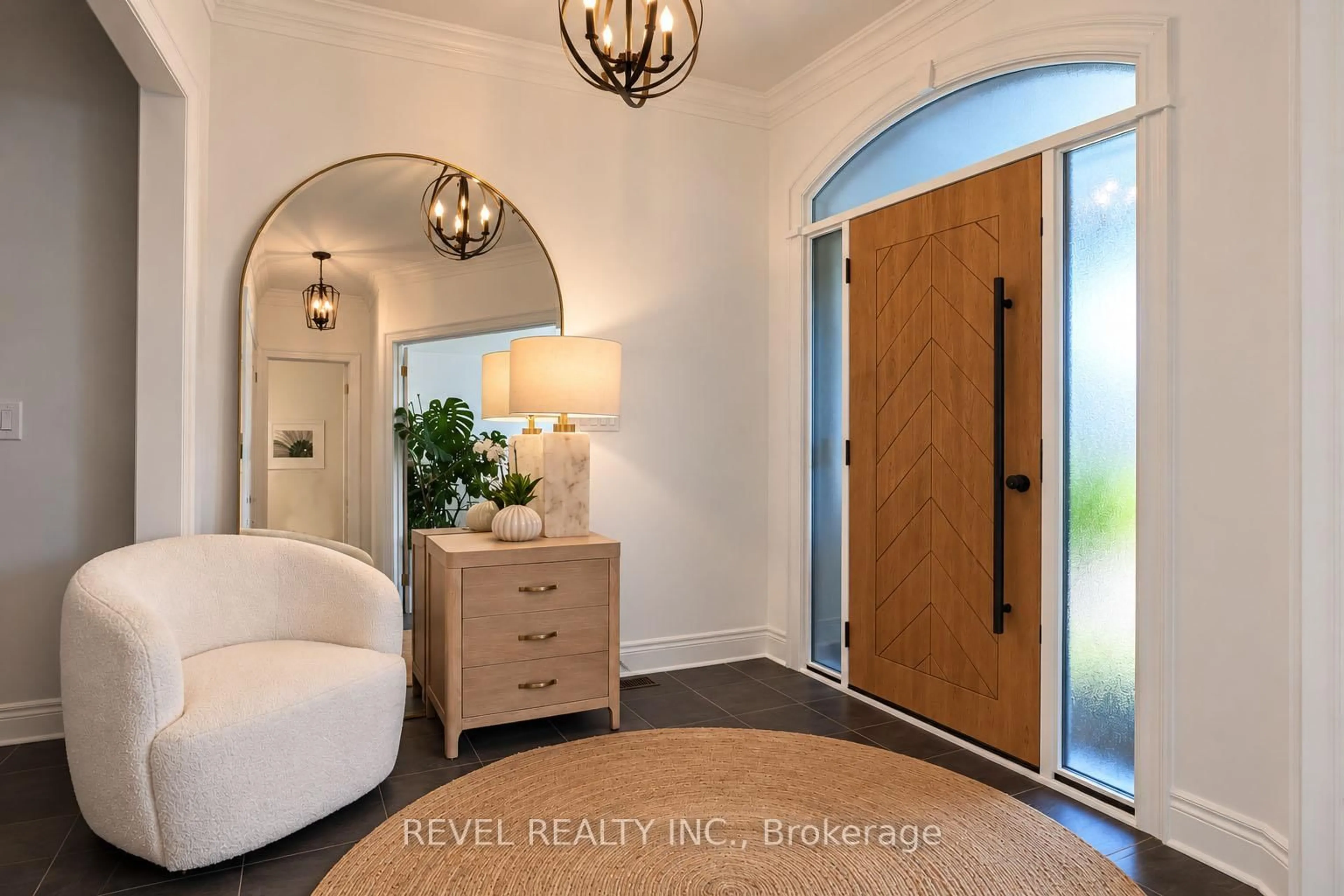 Indoor entryway for 36 Turner Dr, Barrie Ontario L4N 6M5