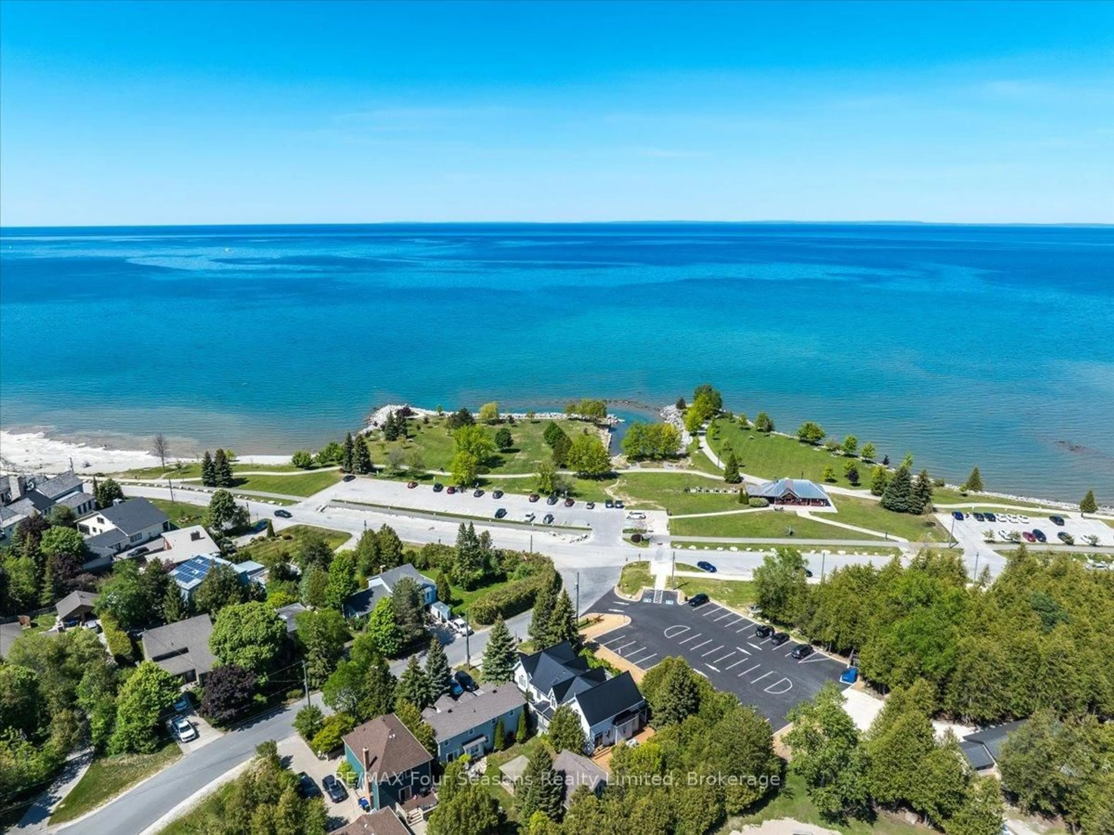 A pic from outside/outdoor area/front of a property/back of a property/a pic from drone, water/lake/river/ocean view for 98 Huron St, Collingwood Ontario L9Y 4Y3