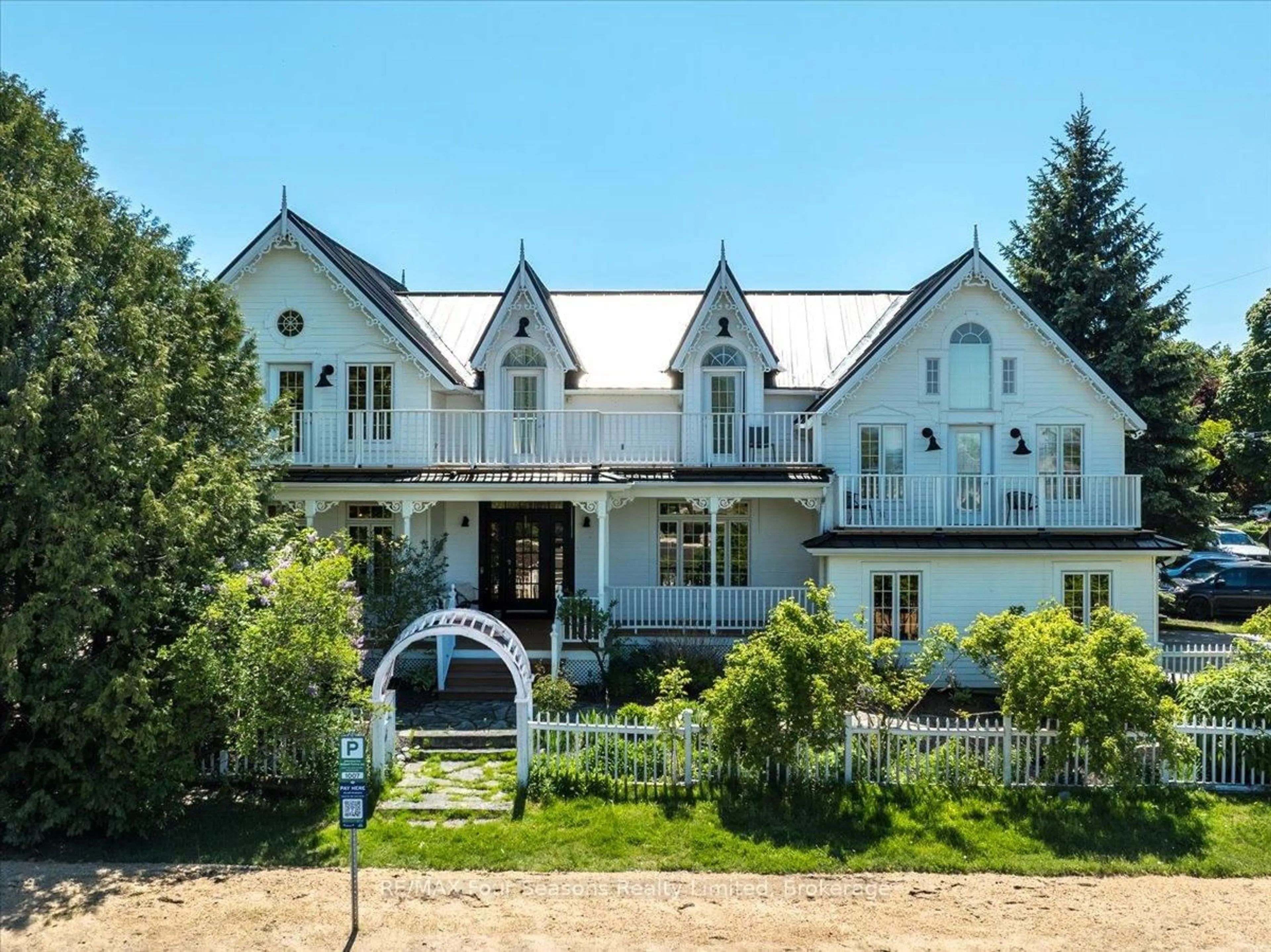 Unknown for 98 Huron St, Collingwood Ontario L9Y 4Y3