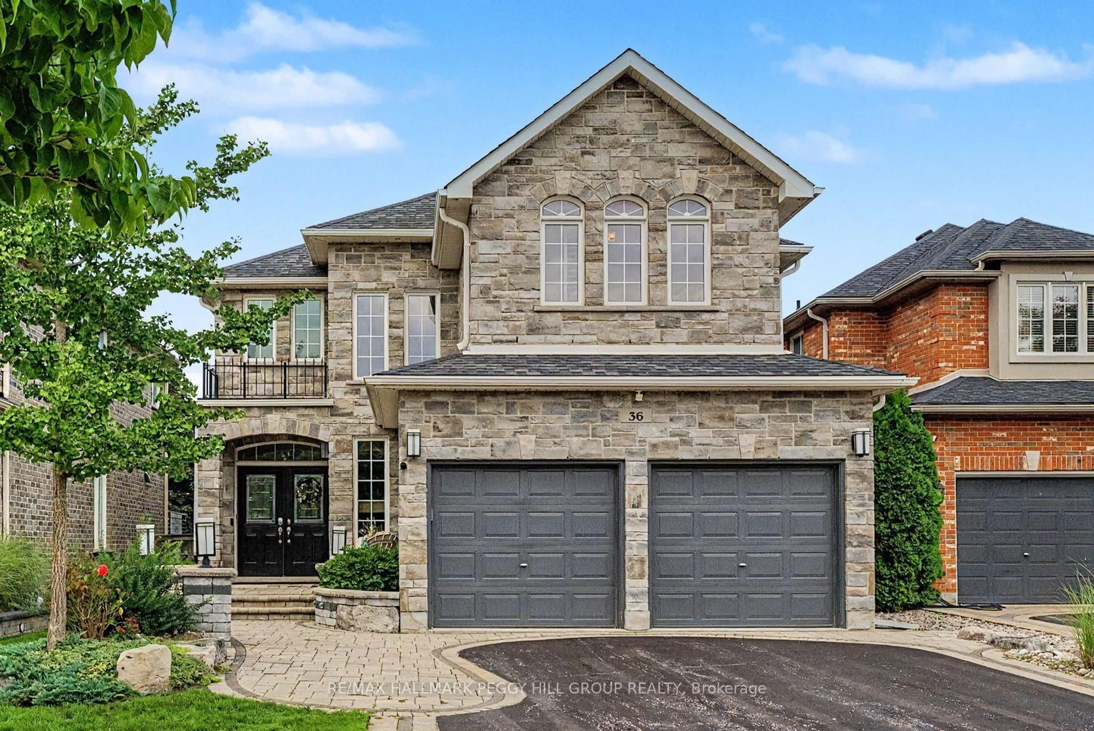 Home with brick exterior material, street for 36 Auburn Crt, Barrie Ontario L4N 6G9
