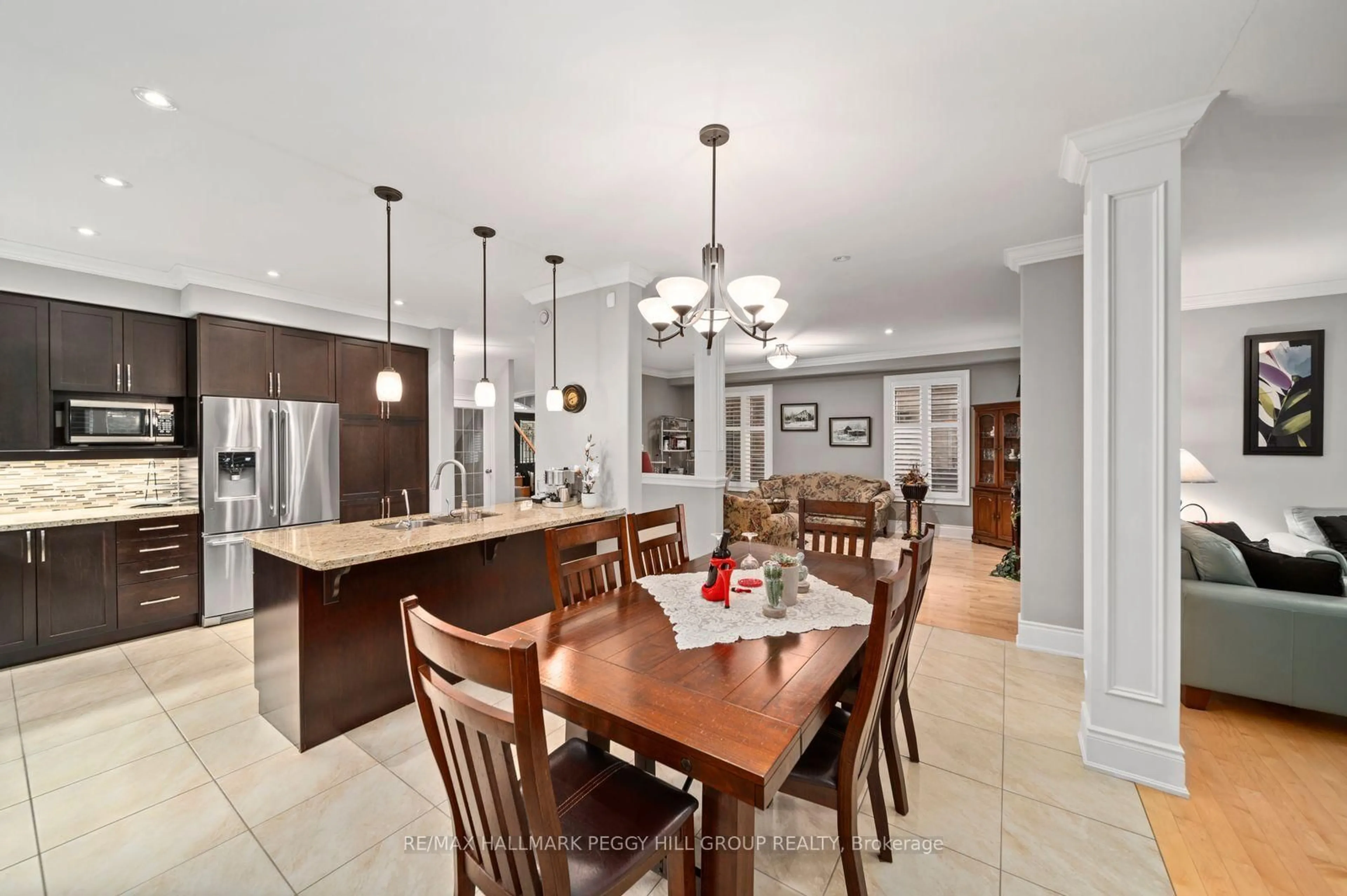 Open concept kitchen, ceramic/tile floor for 36 Auburn Crt, Barrie Ontario L4N 6G9