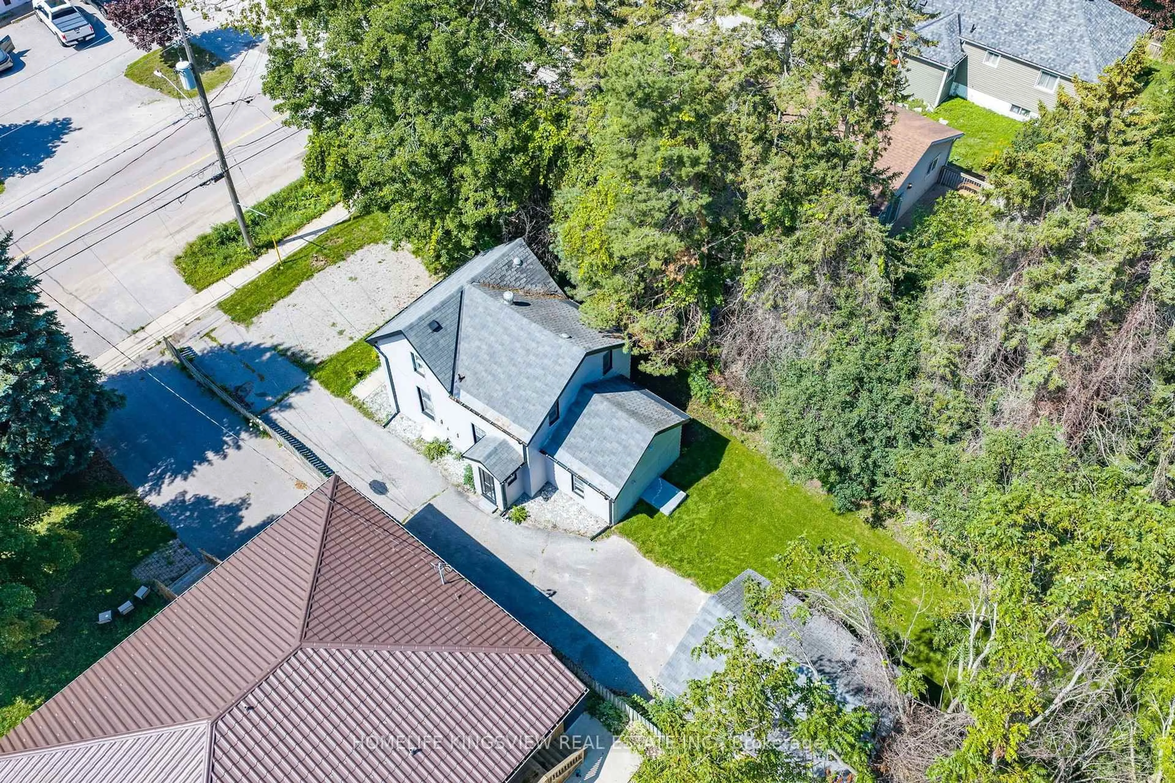 A pic from outside/outdoor area/front of a property/back of a property/a pic from drone, street for 506 West St, Orillia Ontario L3V 5H5