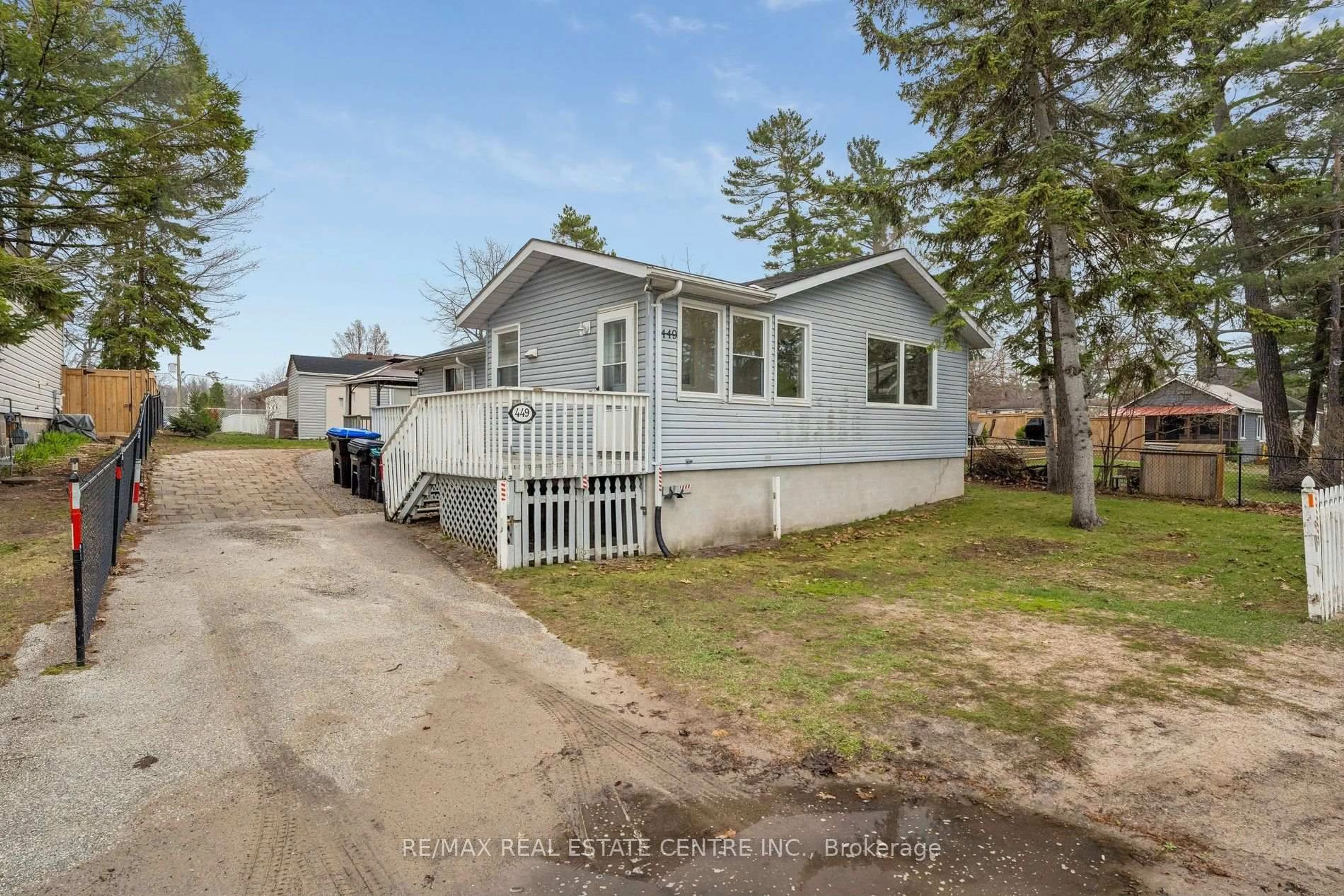 A pic from outside/outdoor area/front of a property/back of a property/a pic from drone, street for 449 Mosley St, Wasaga Beach Ontario L9Z 2J4
