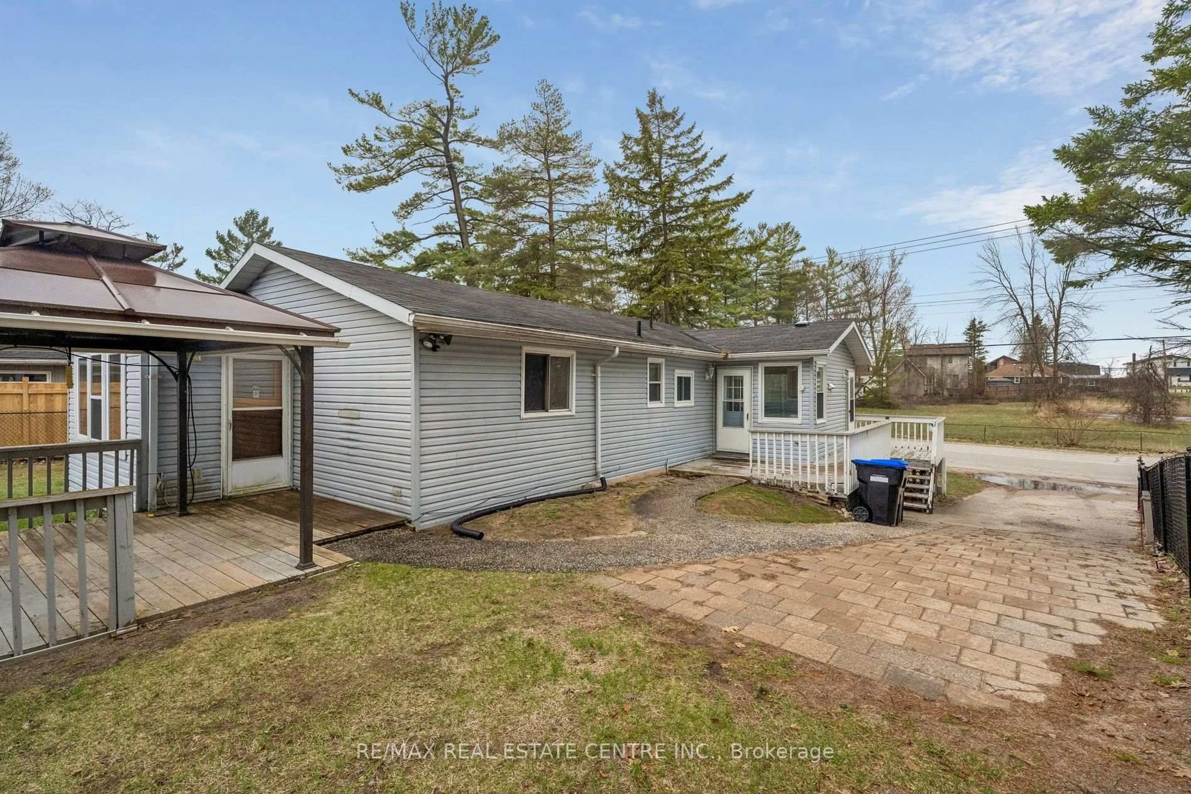 A pic from outside/outdoor area/front of a property/back of a property/a pic from drone, street for 449 Mosley St, Wasaga Beach Ontario L9Z 2J4