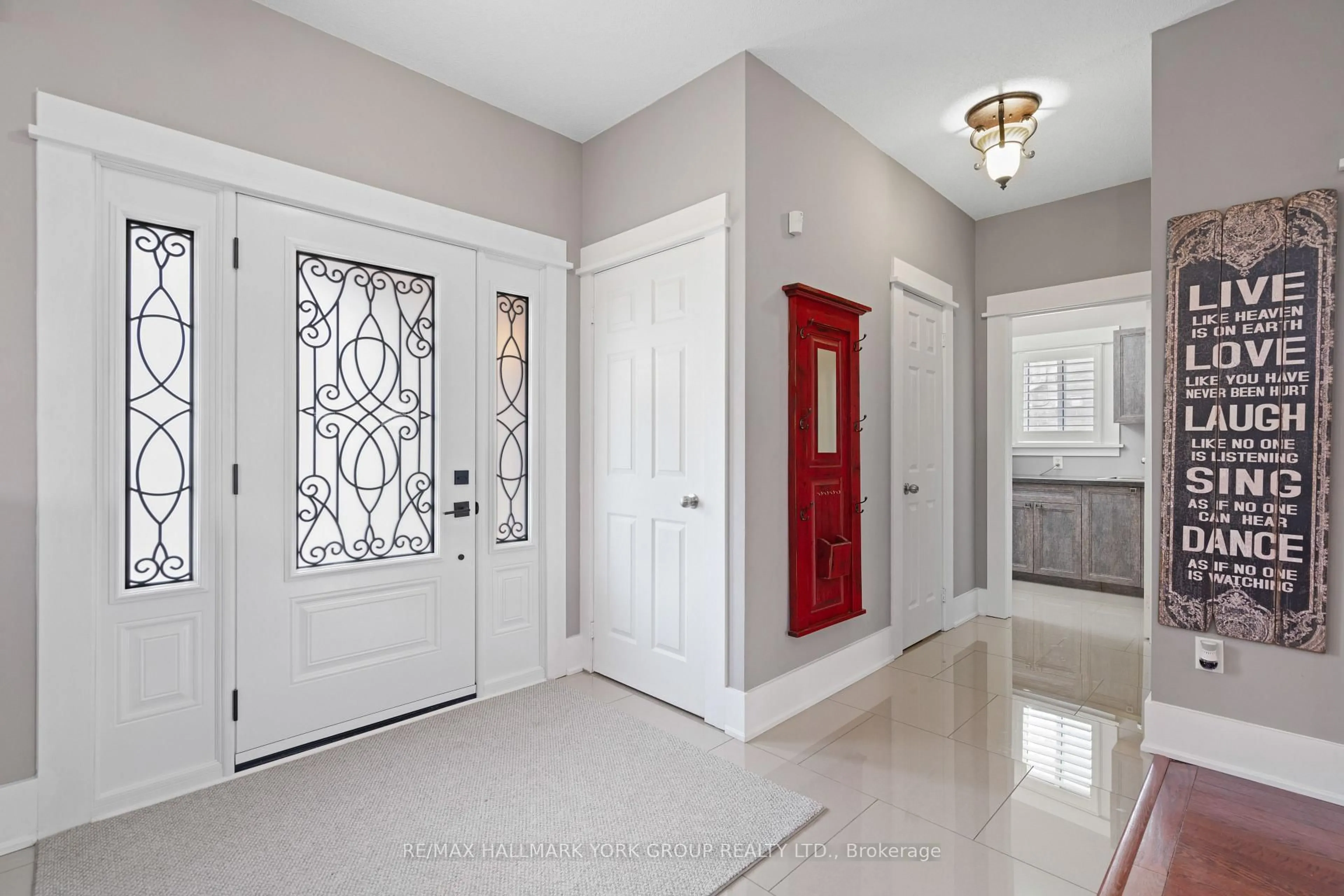 Indoor entryway for 59 Carley Cres, Barrie Ontario L4N 0M8