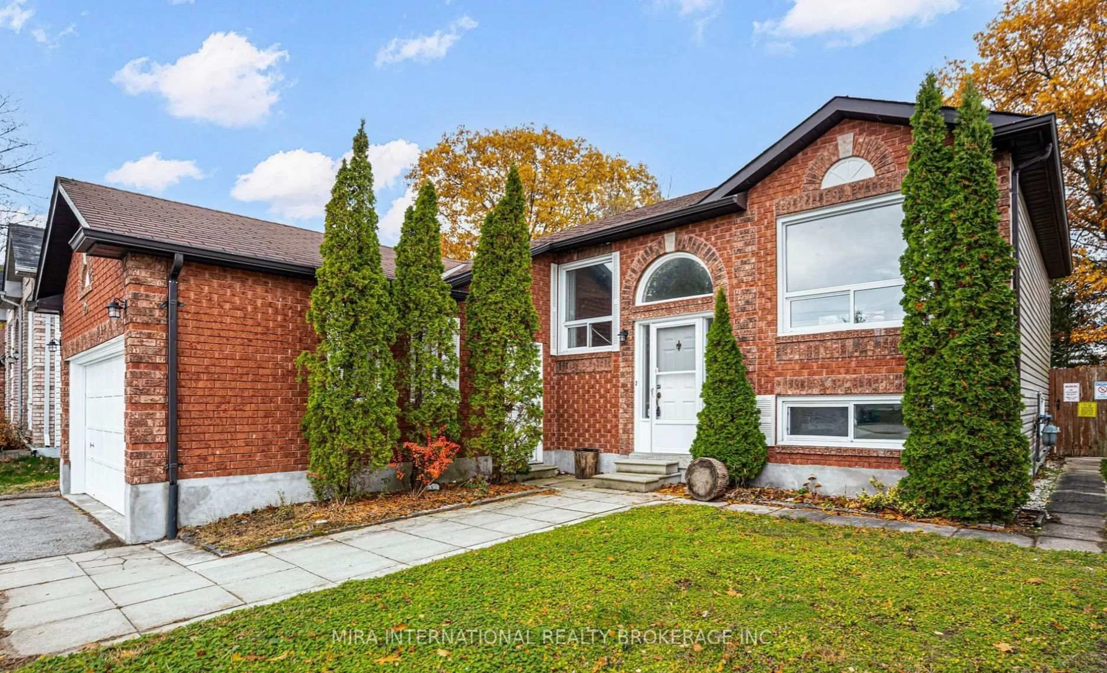 Home with brick exterior material, street for 25 Leo Blvd, Wasaga Beach Ontario L9Z 1C7