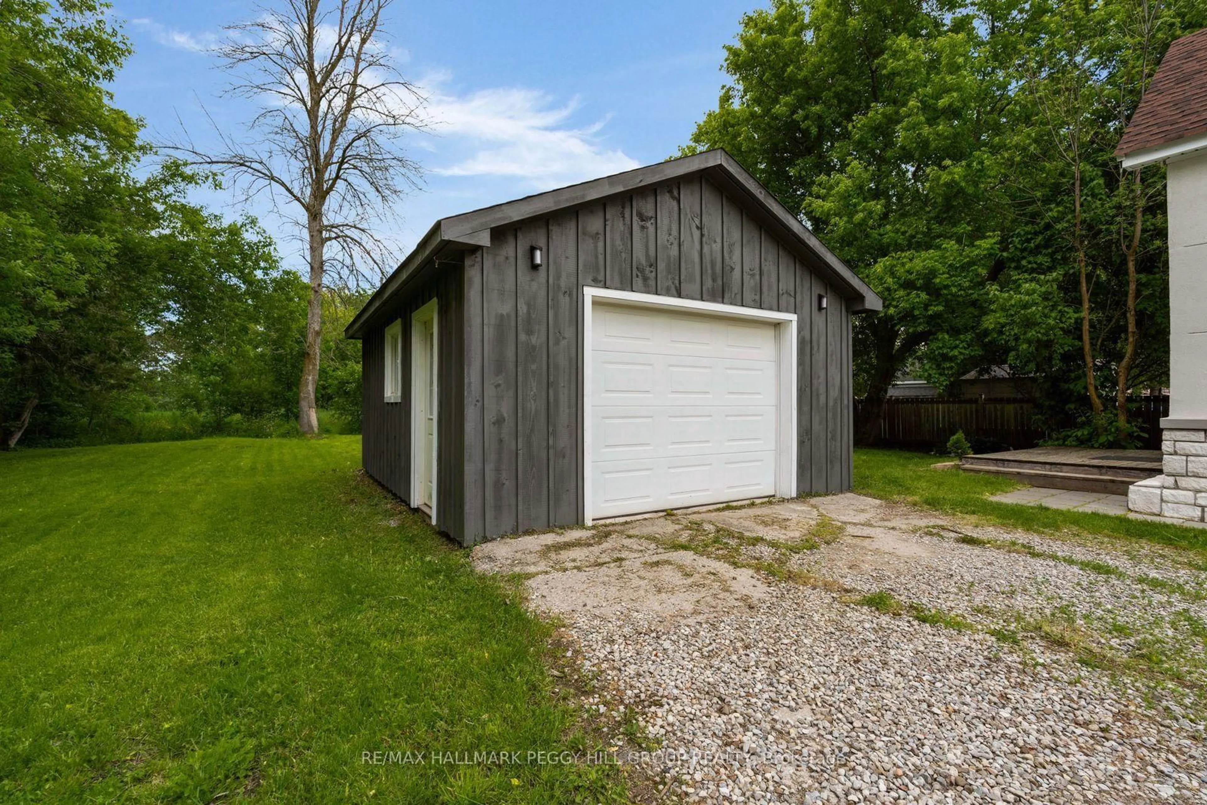Shed for 132 Queen St, Springwater Ontario L0L 1P0