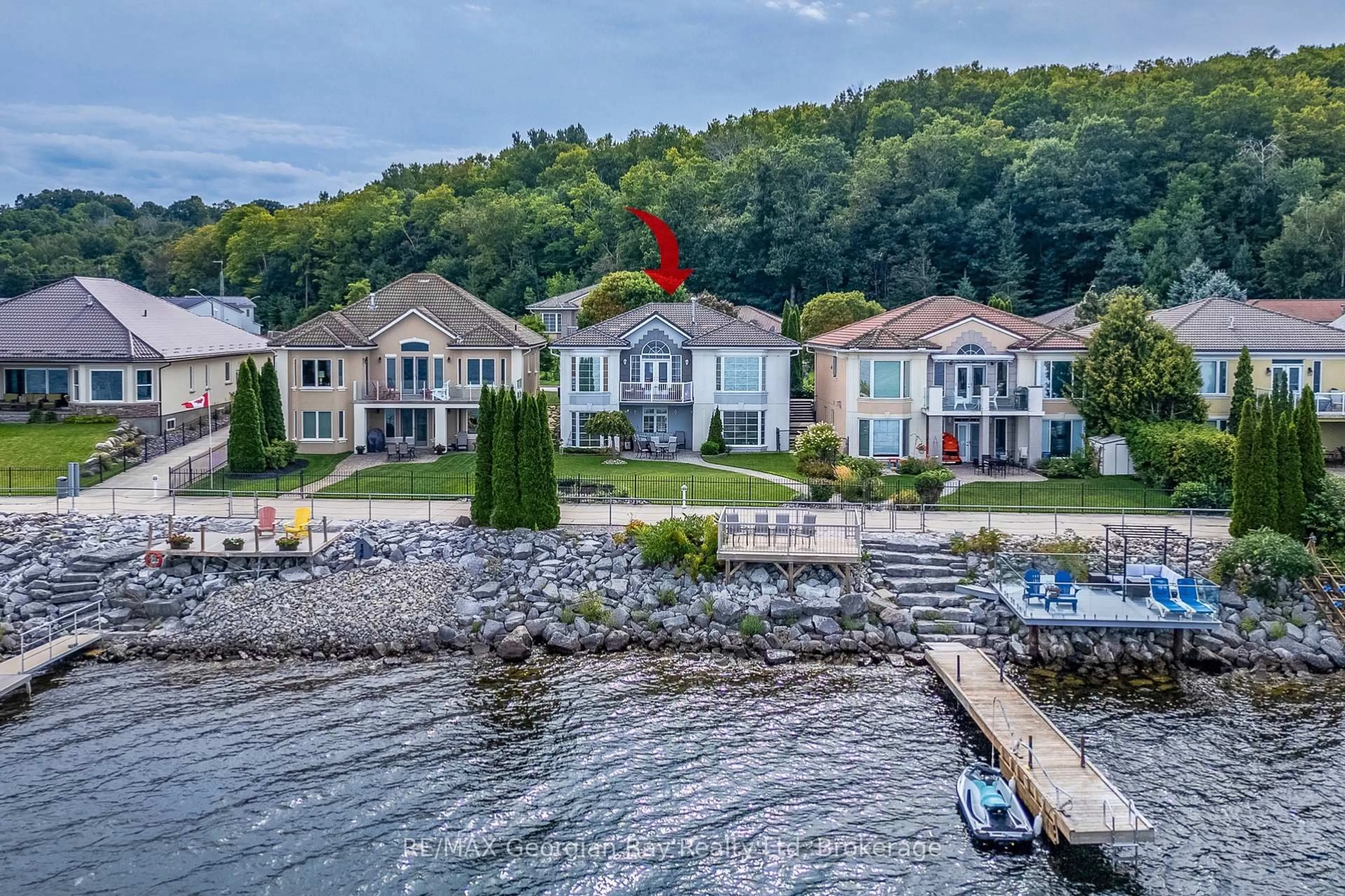 A pic from outside/outdoor area/front of a property/back of a property/a pic from drone, water/lake/river/ocean view for 507 Aberdeen Blvd, Midland Ontario L4R 5L9