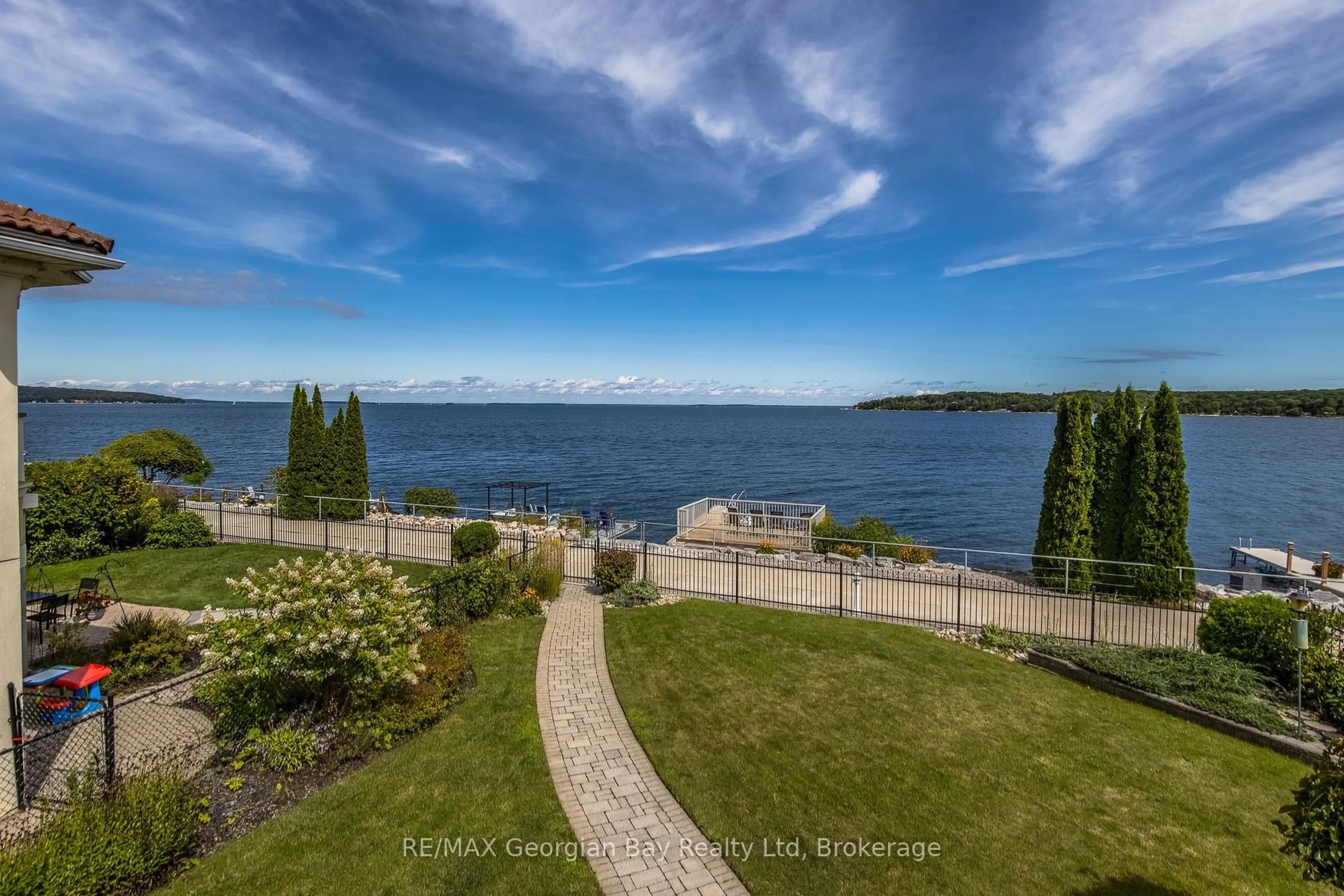 A pic from outside/outdoor area/front of a property/back of a property/a pic from drone, water/lake/river/ocean view for 507 Aberdeen Blvd, Midland Ontario L4R 5L9