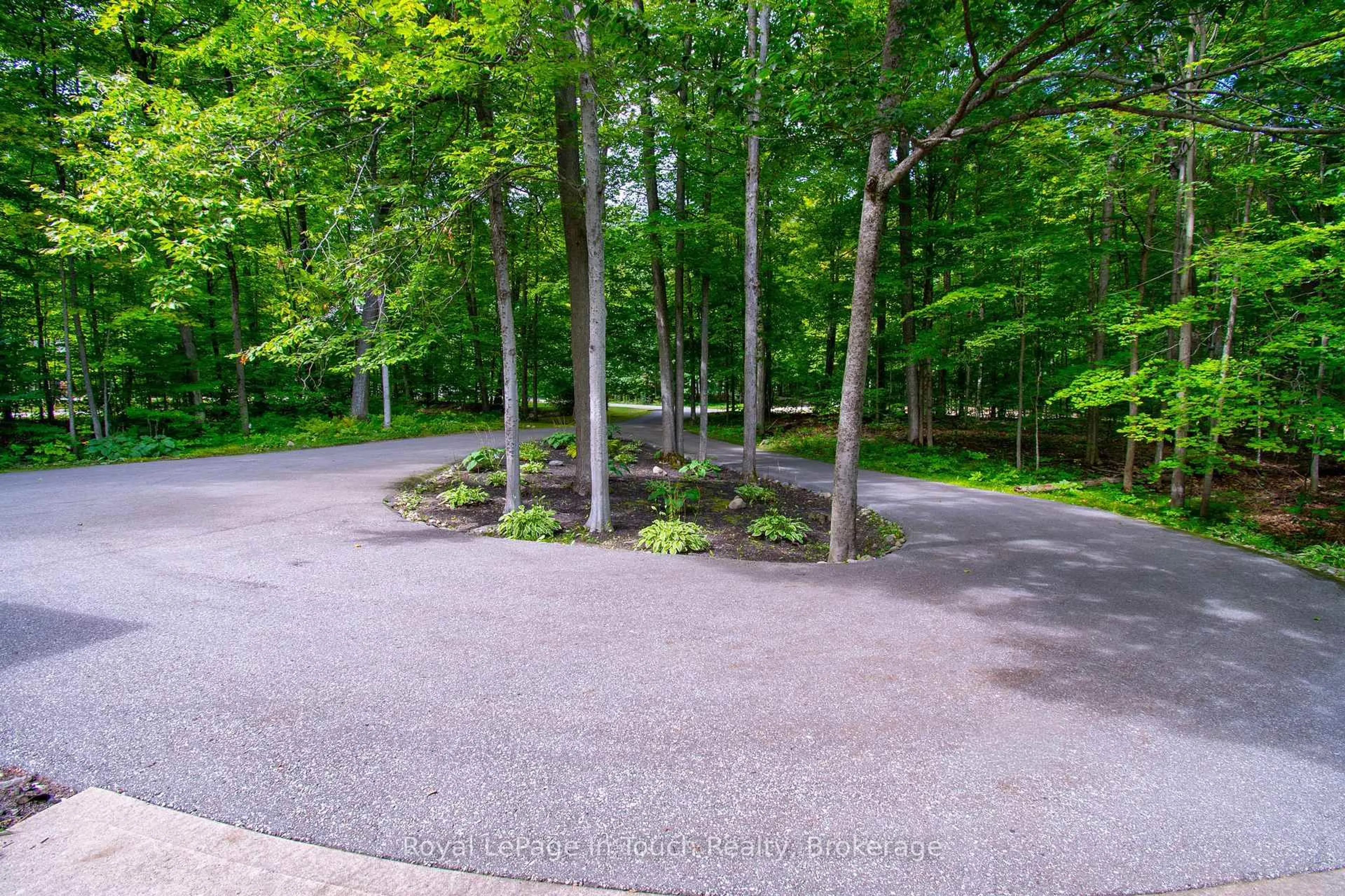 Patio, forest/trees view for 106 Copeland Creek Dr, Tiny Ontario L9M 0M2