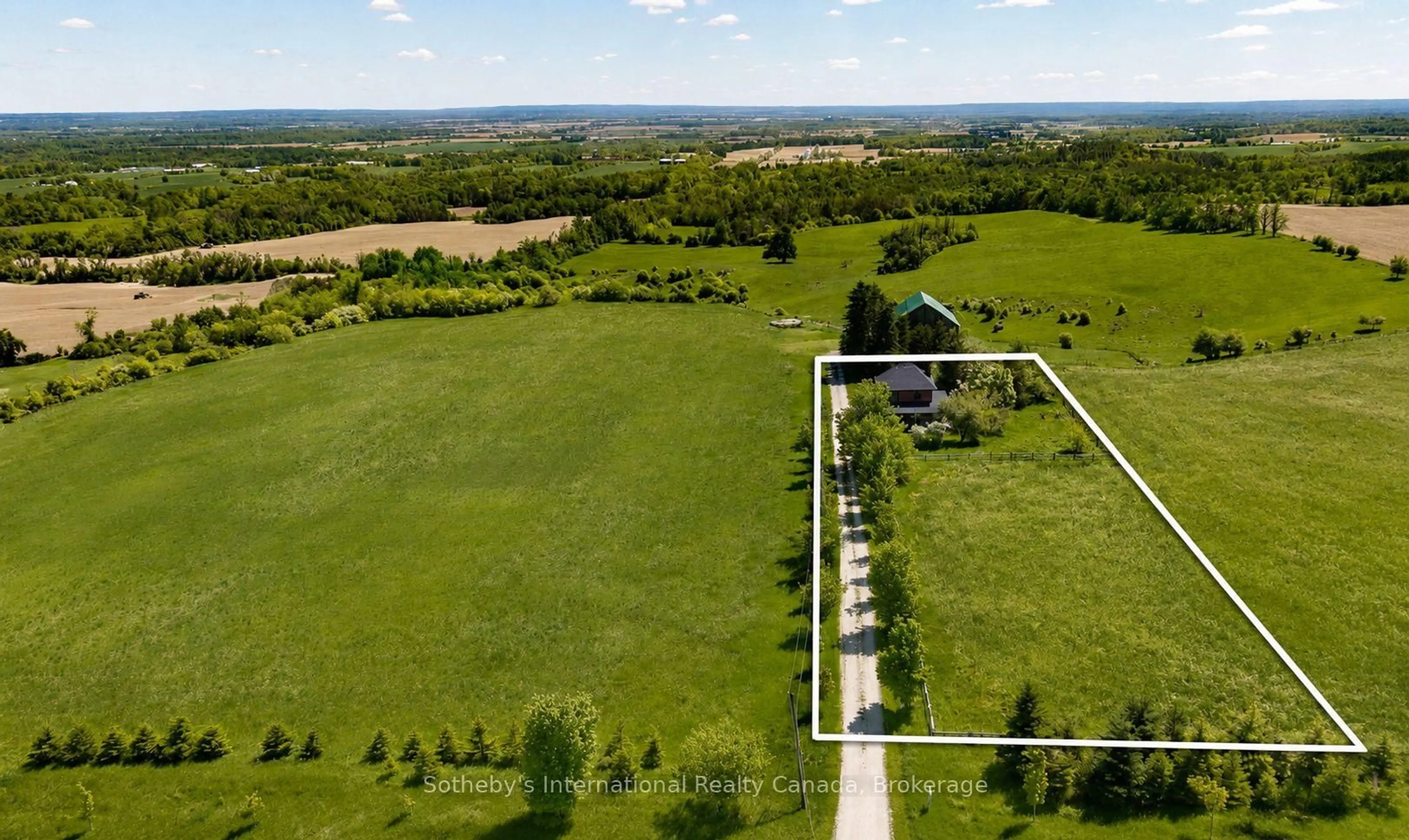 A pic from outside/outdoor area/front of a property/back of a property/a pic from drone, unknown for 1943 Fairgrounds Rd, Clearview Ontario L0M 1G0