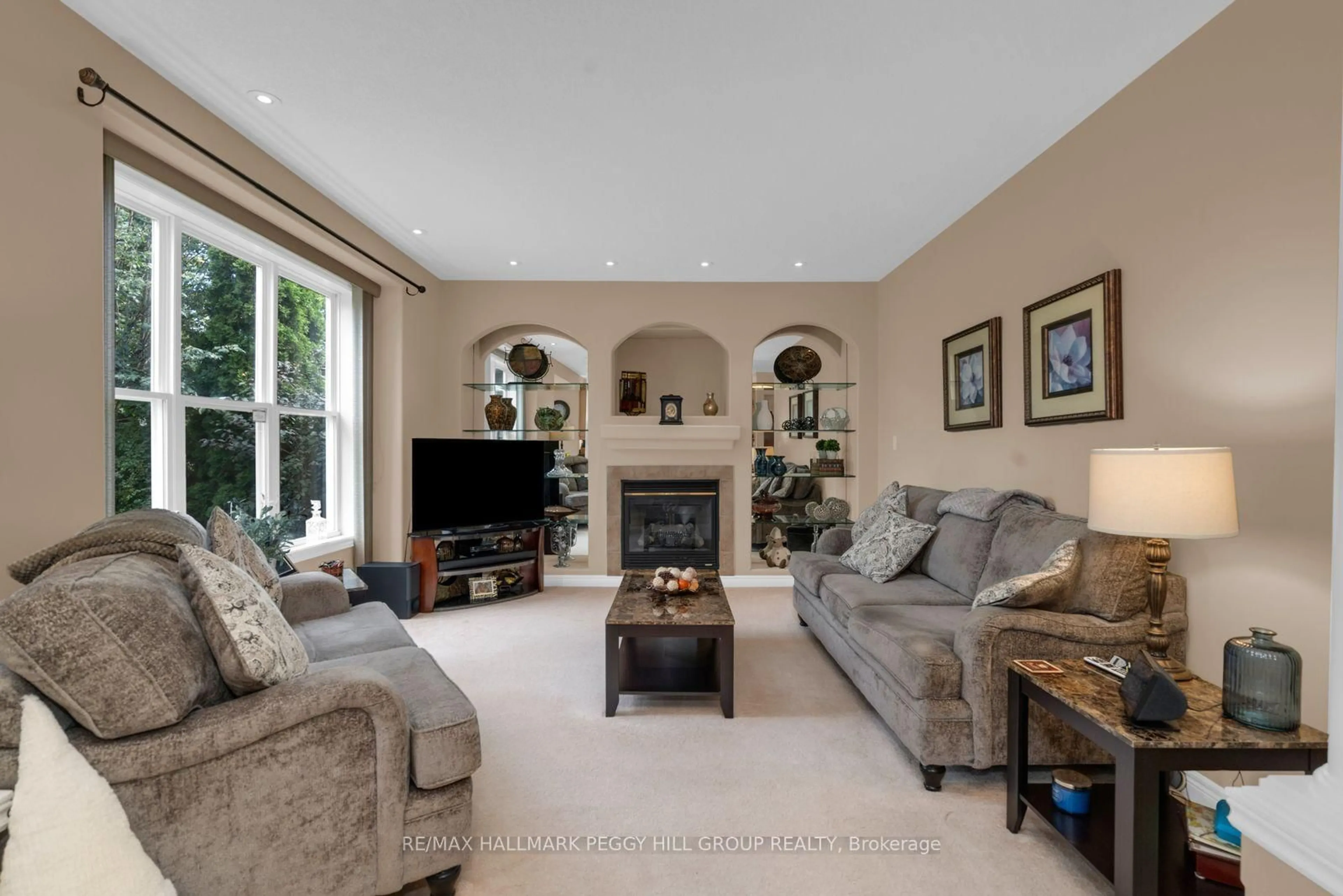 Living room with furniture, unknown for 5 Sandringham Dr, Barrie Ontario L4N 0J9