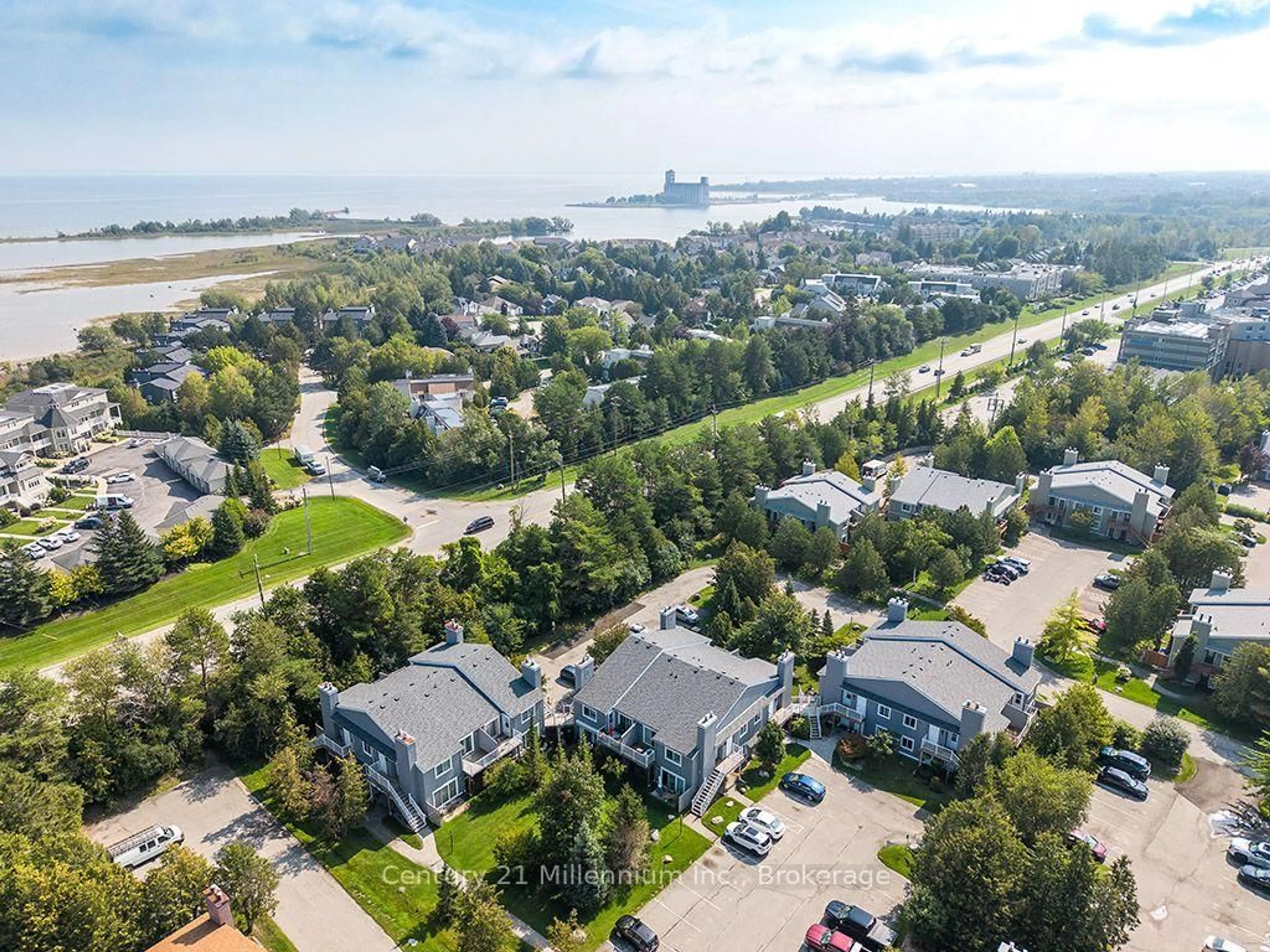 A pic from outside/outdoor area/front of a property/back of a property/a pic from drone, water/lake/river/ocean view for 19 Dawson Dr #68, Collingwood Ontario L9Y 5B4
