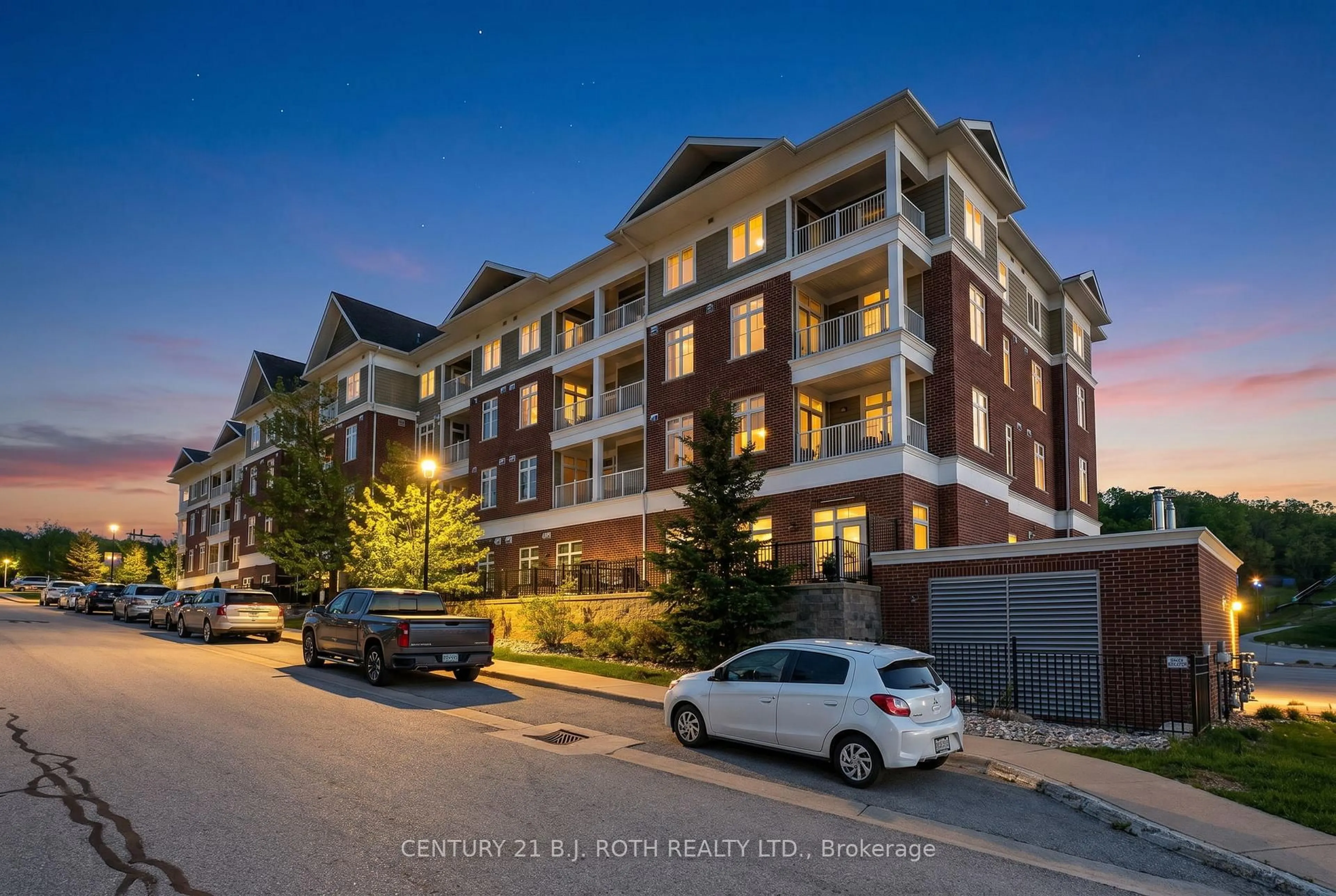 A pic from outside/outdoor area/front of a property/back of a property/a pic from drone, unknown for 40 Horseshoe Blvd #310, Oro-Medonte Ontario L4M 4Y8