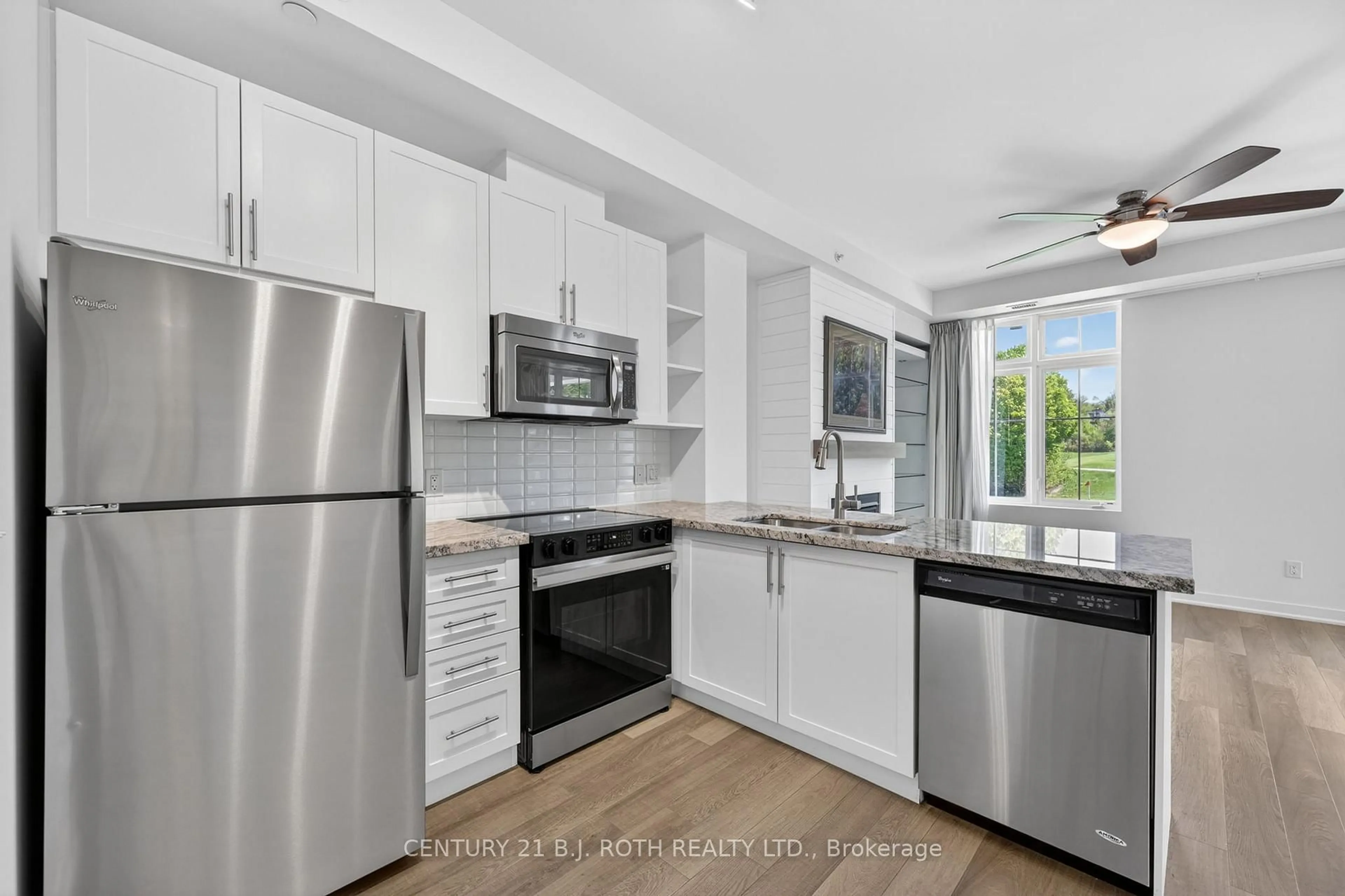 Open concept kitchen, ceramic/tile floor for 40 Horseshoe Blvd #310, Oro-Medonte Ontario L4M 4Y8