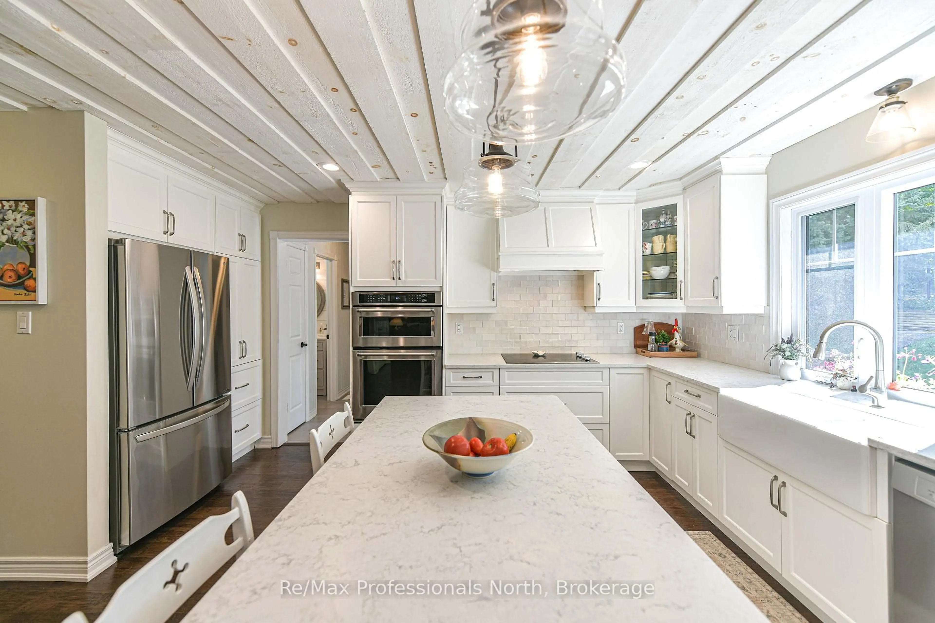 Open concept kitchen, unknown for 1739 Loretta Ave, Severn Ontario L3V 7W2