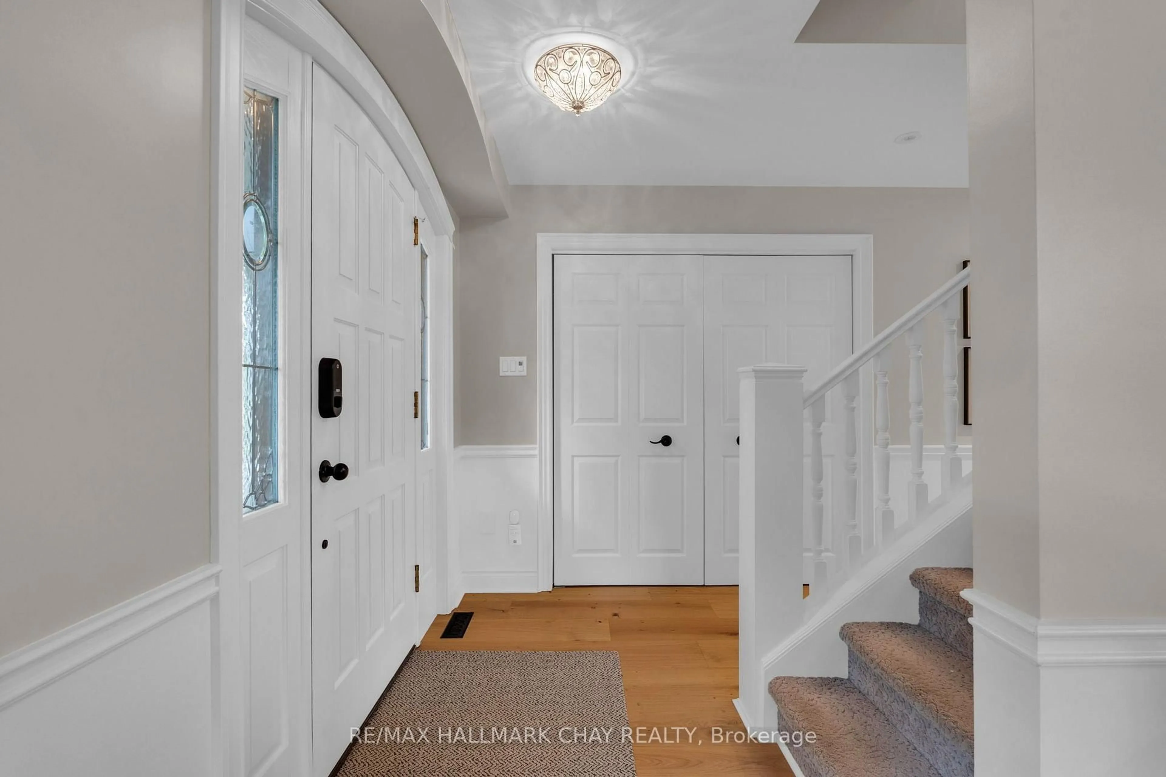 Indoor entryway for 9 Bridle Path, Oro-Medonte Ontario L0L 2L0