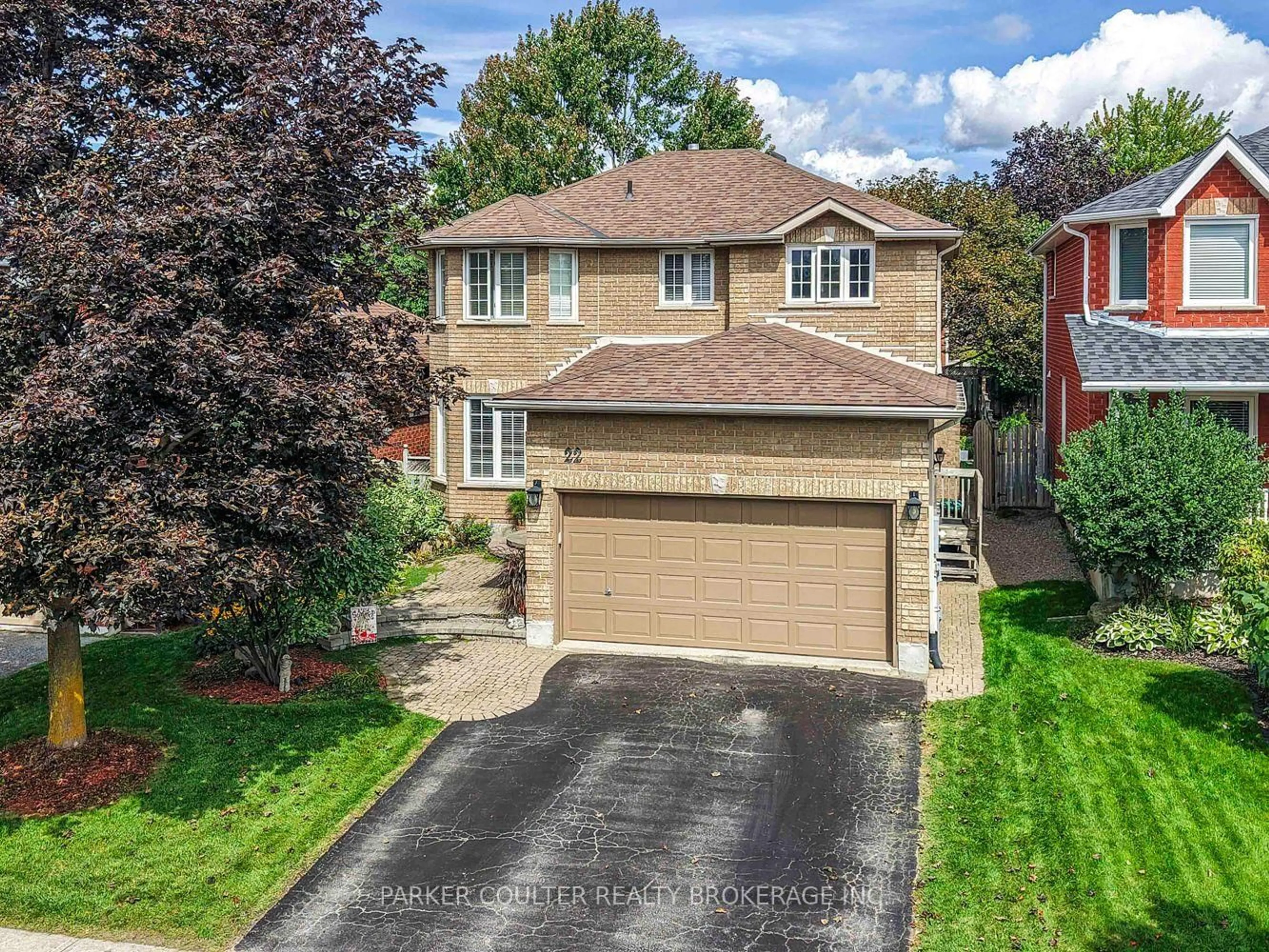 A pic from outside/outdoor area/front of a property/back of a property/a pic from drone, street for 22 Taylor Dr, Barrie Ontario L4N 8K6