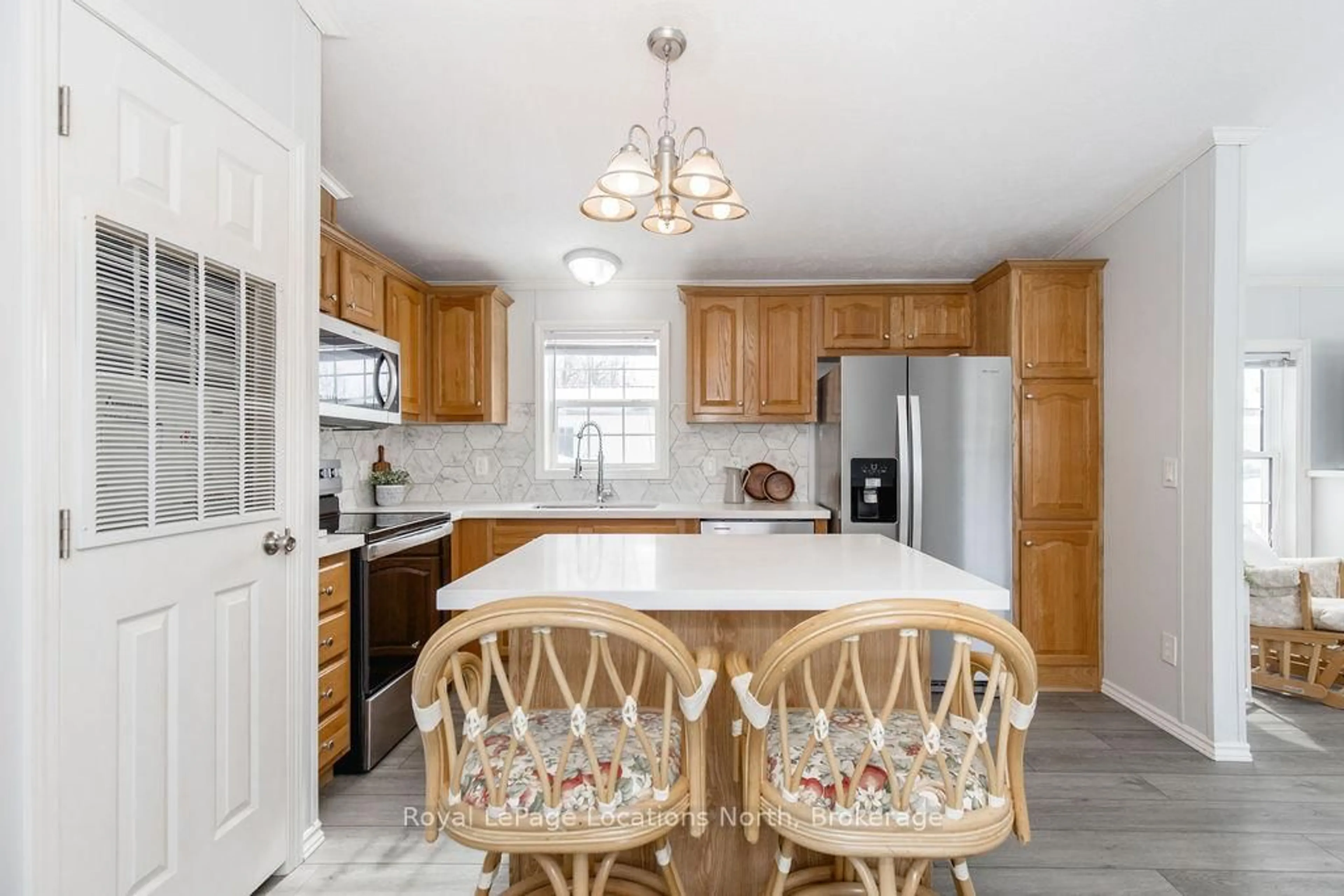 Open concept kitchen, ceramic/tile floor for 89 GEORGIAN GLEN Dr, Wasaga Beach Ontario L9Z 1K8