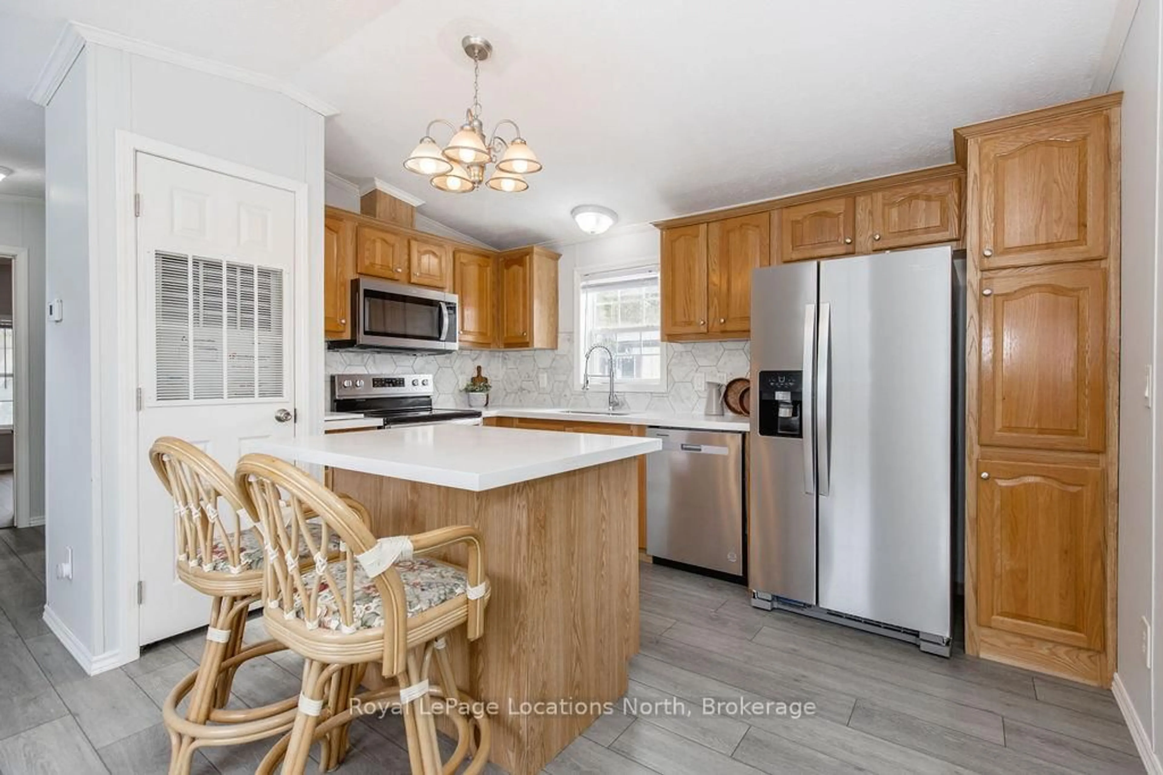 Open concept kitchen, unknown for 89 GEORGIAN GLEN Dr, Wasaga Beach Ontario L9Z 1K8