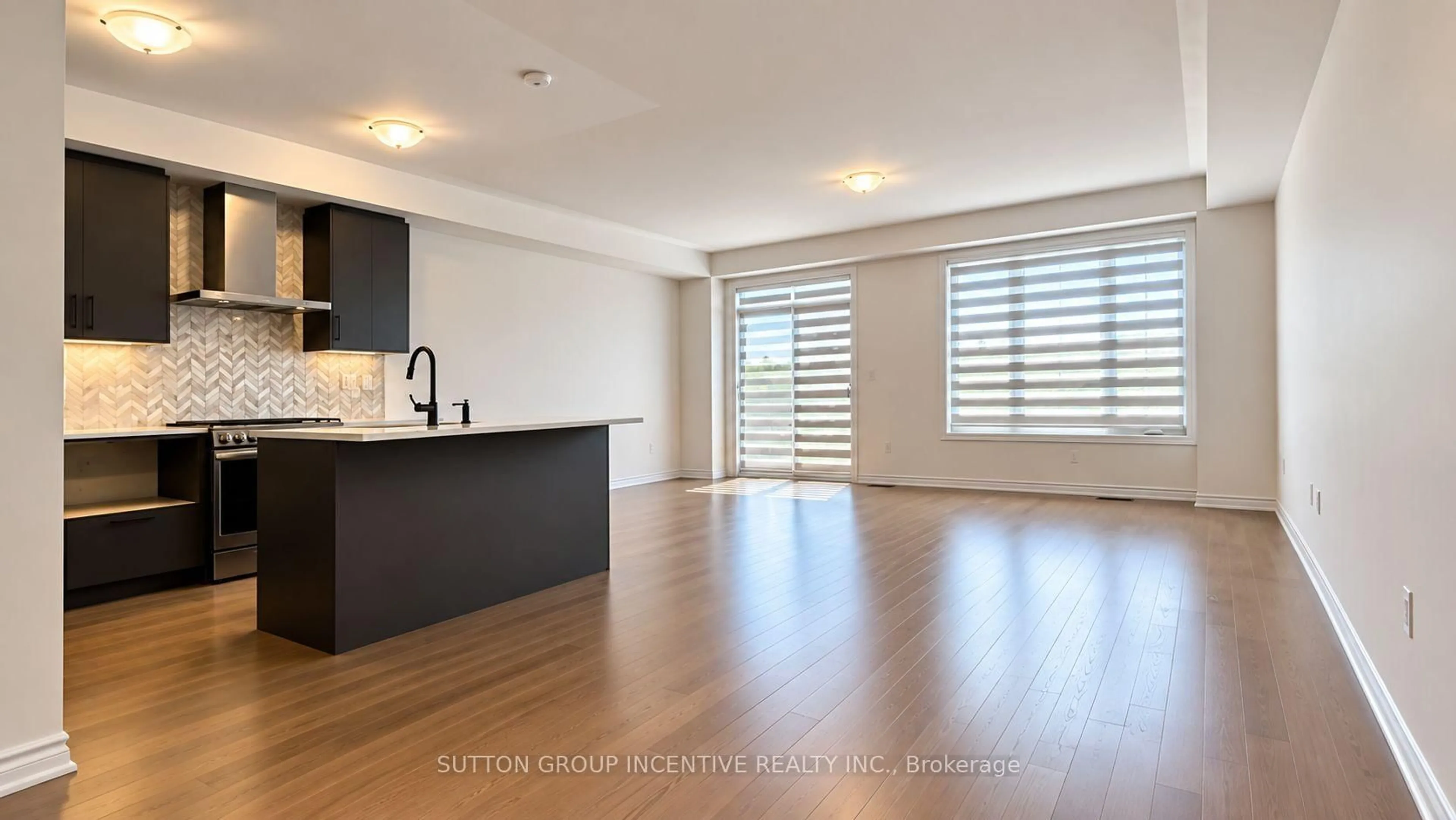 Open concept kitchen, wood/laminate floor for 152 Greer St, Barrie Ontario L9R 0R6