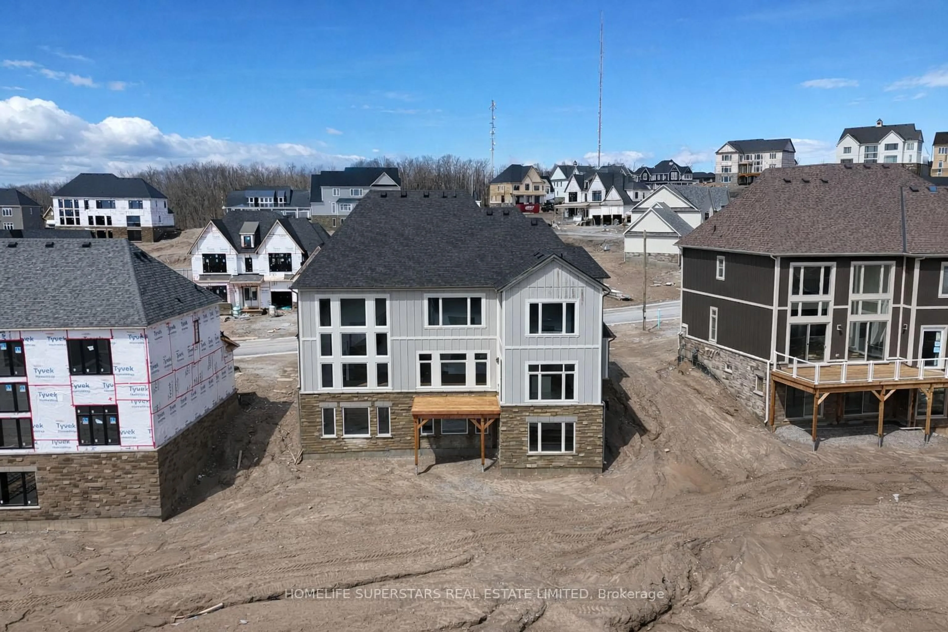 A pic from outside/outdoor area/front of a property/back of a property/a pic from drone, building for 13 Barnes Dr, Oro-Medonte Ontario L0L 2L0