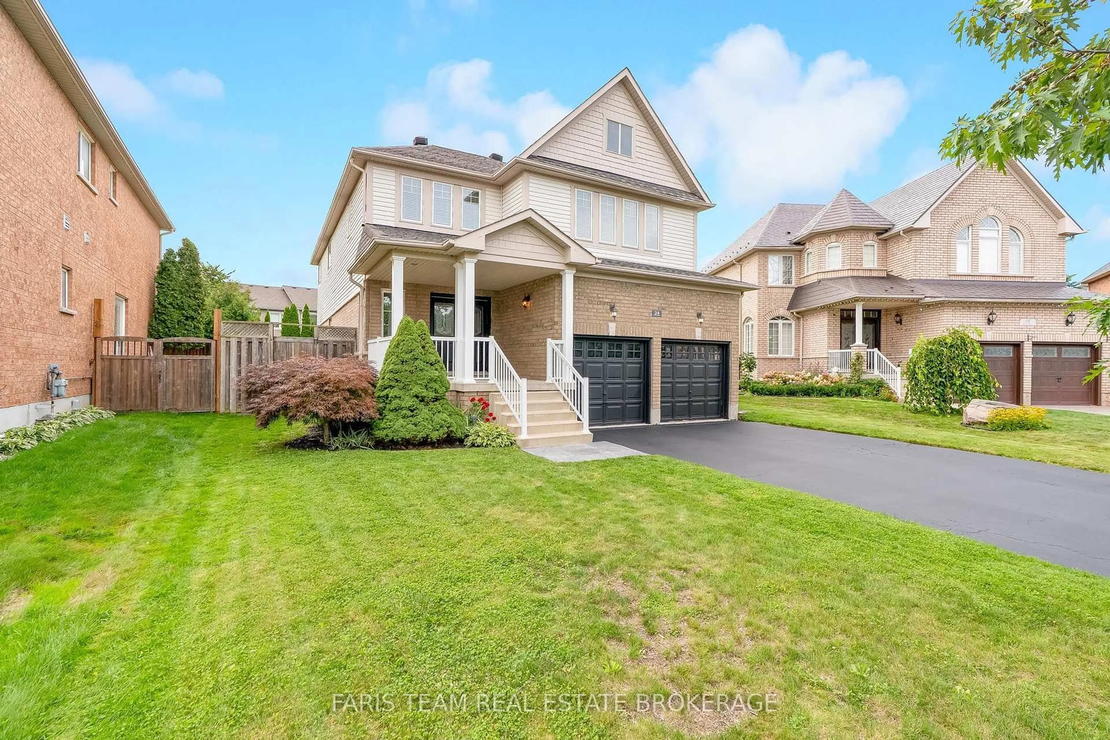 Home with vinyl exterior material, street for 24 Pepin Crt, Barrie Ontario L4M 7J4