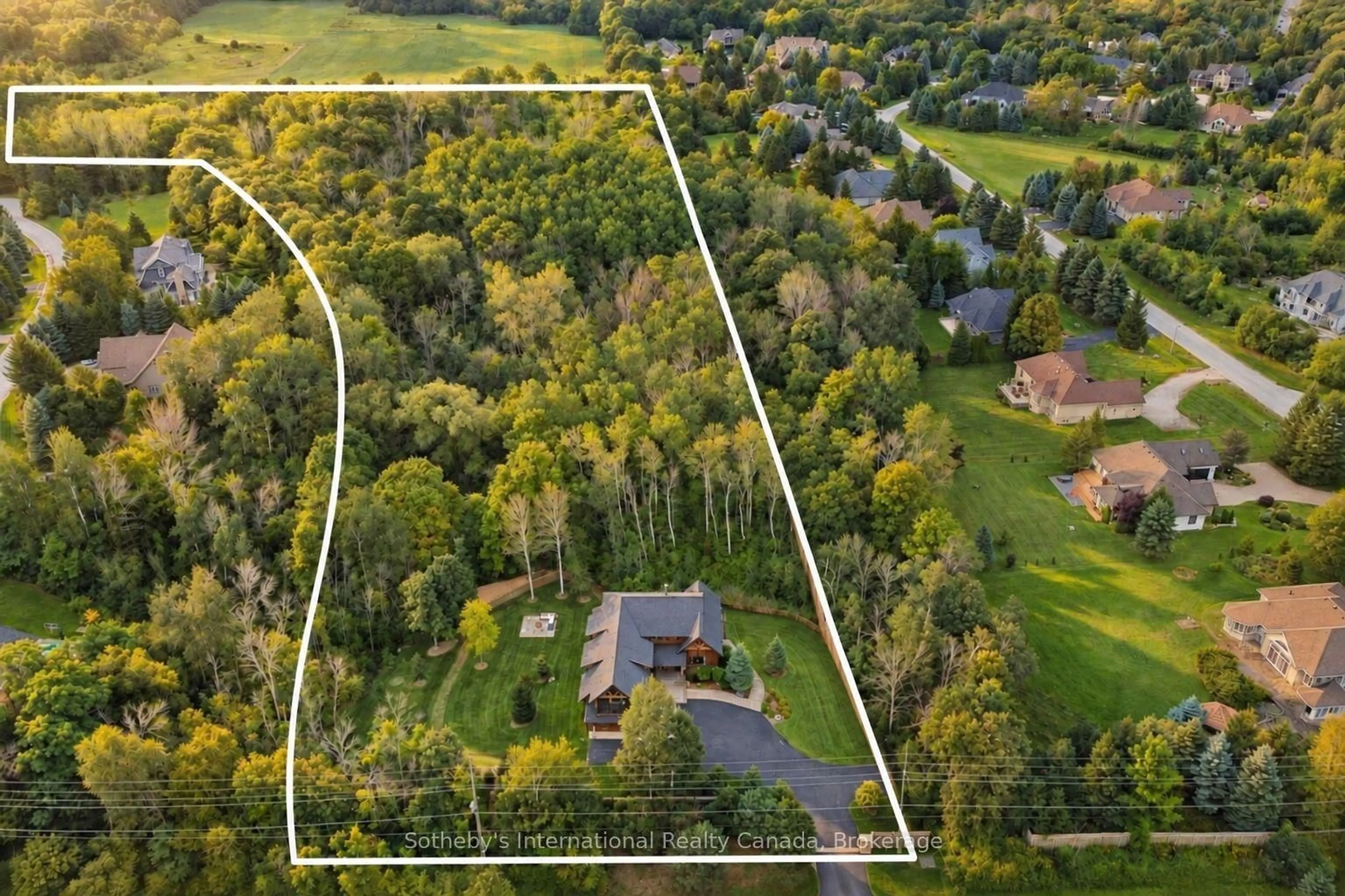 A pic from outside/outdoor area/front of a property/back of a property/a pic from drone, forest/trees view for 133 OSLER BLUFF Rd, Collingwood Ontario L9Y 0W4