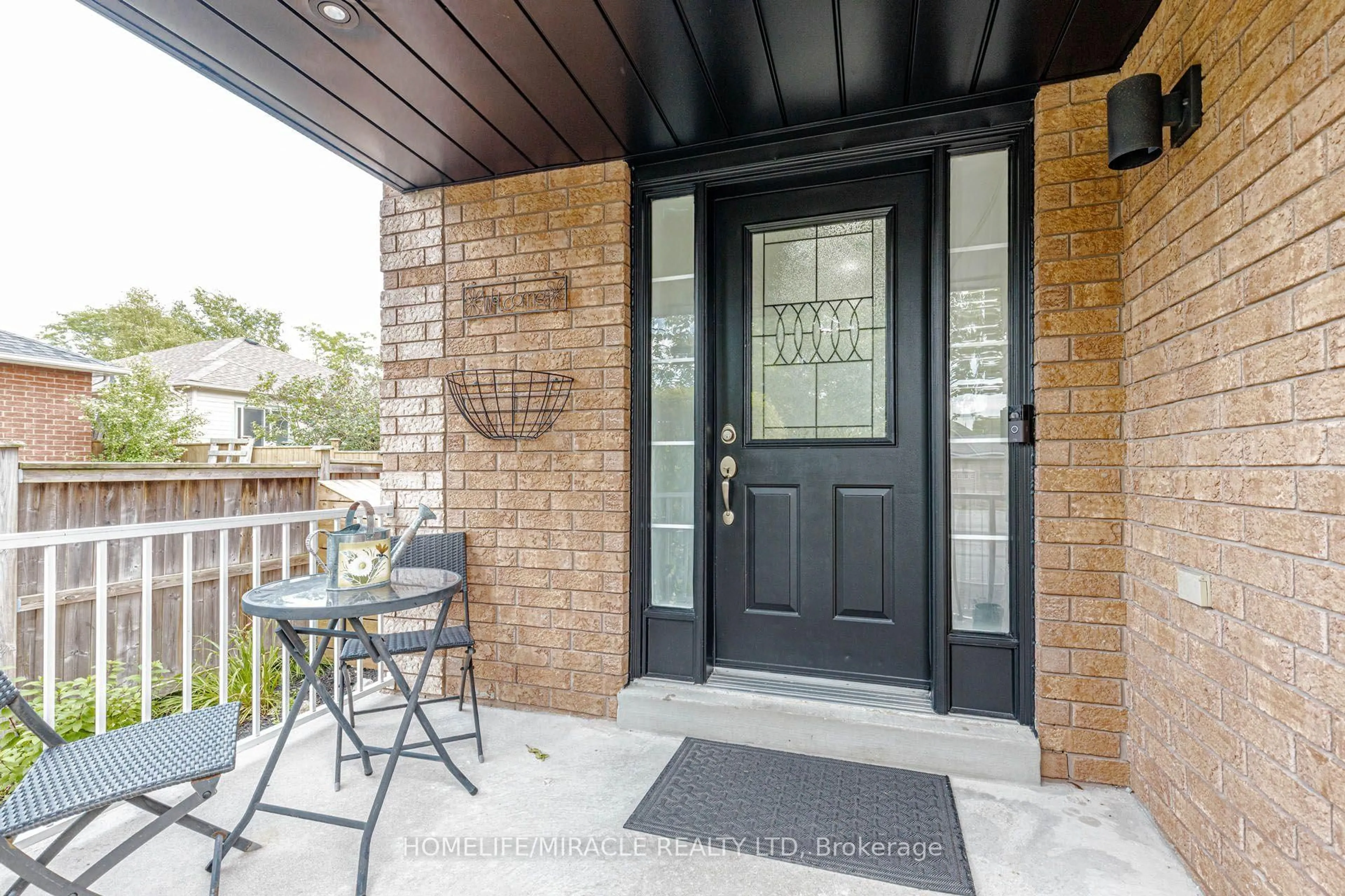 Indoor entryway for 5 Trask Dr, Barrie Ontario L4N 5R3