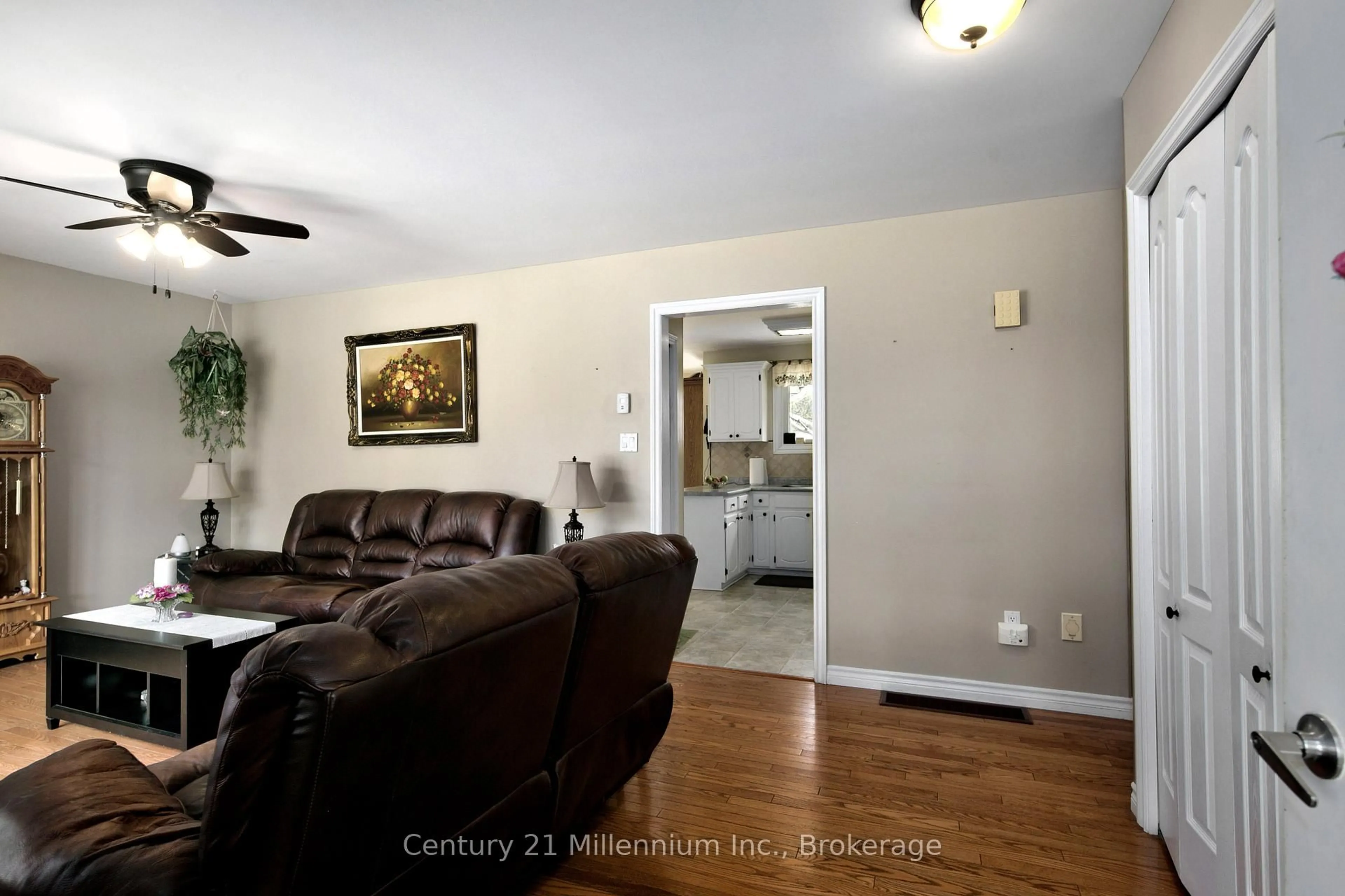 Living room with furniture, unknown for 67 East St, Collingwood Ontario L9Y 3W7