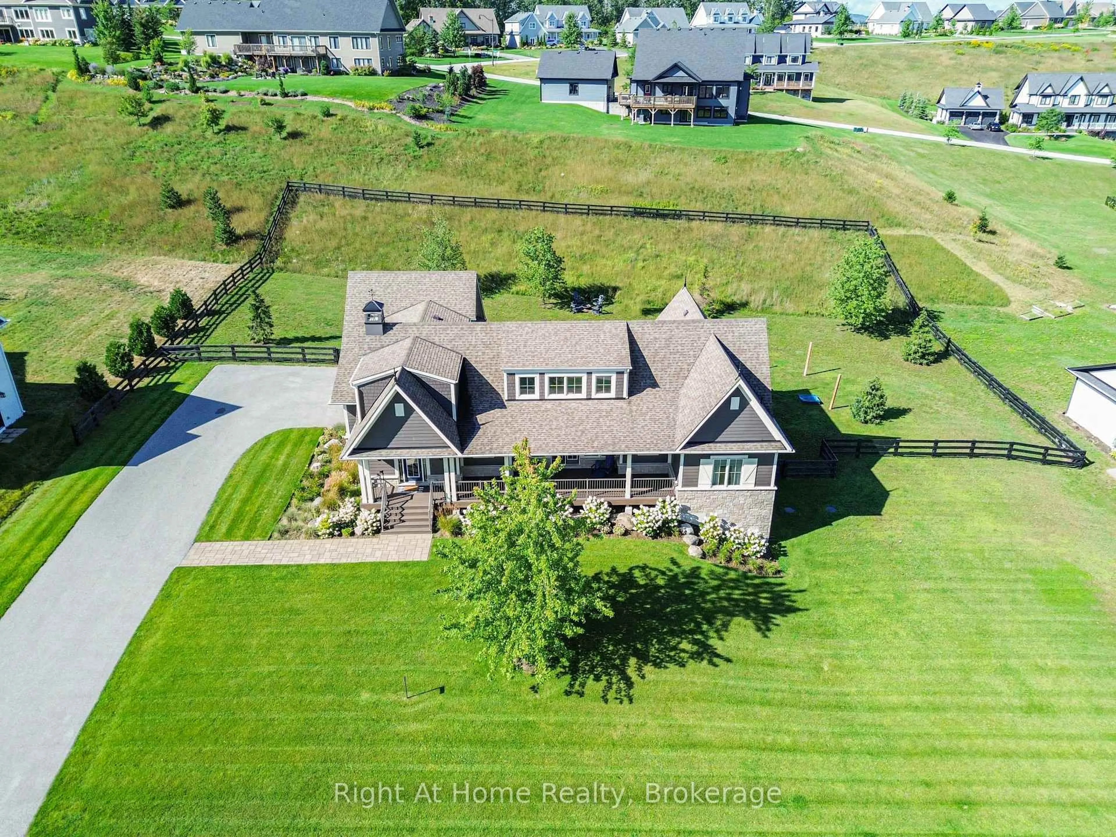 A pic from outside/outdoor area/front of a property/back of a property/a pic from drone, unknown for 16 Gelderland Cres, Oro-Medonte Ontario L0K 1E0