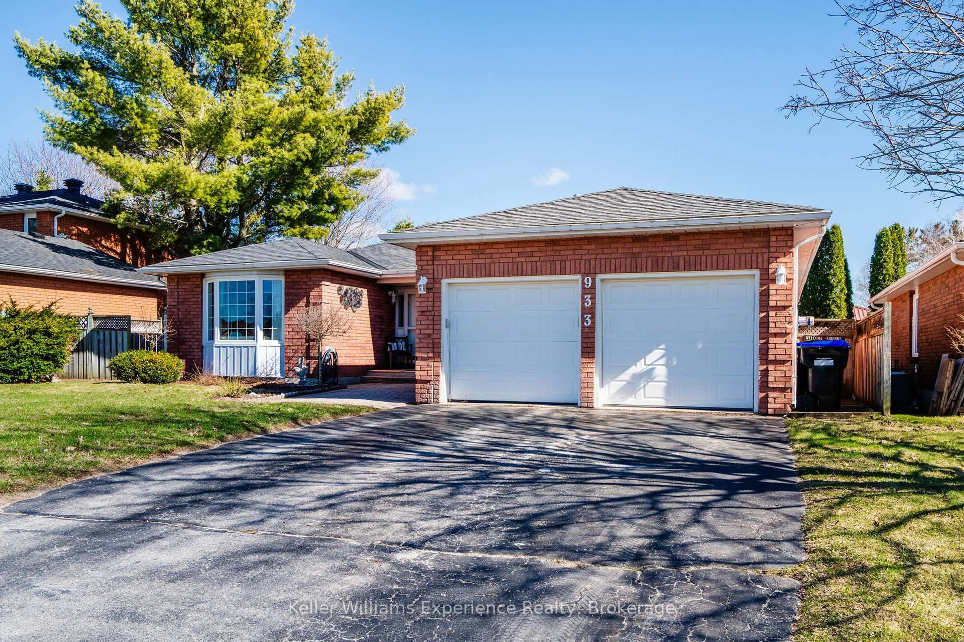 Home with brick exterior material, street for 933 Playfair Rd, Midland Ontario L4R 4X9