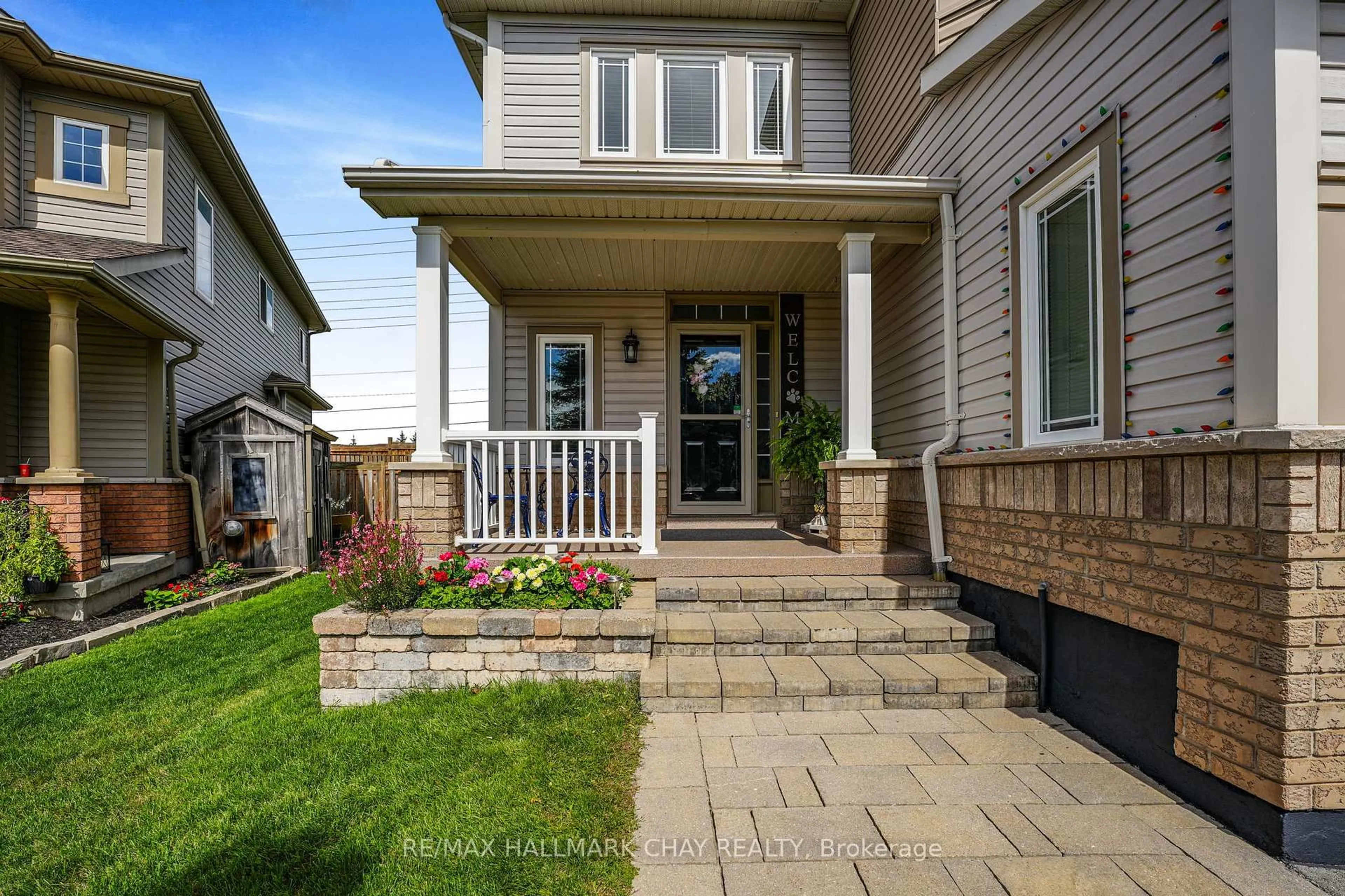 Home with brick exterior material, street for 14 Strathmore Pl, Barrie Ontario L4N 0K1