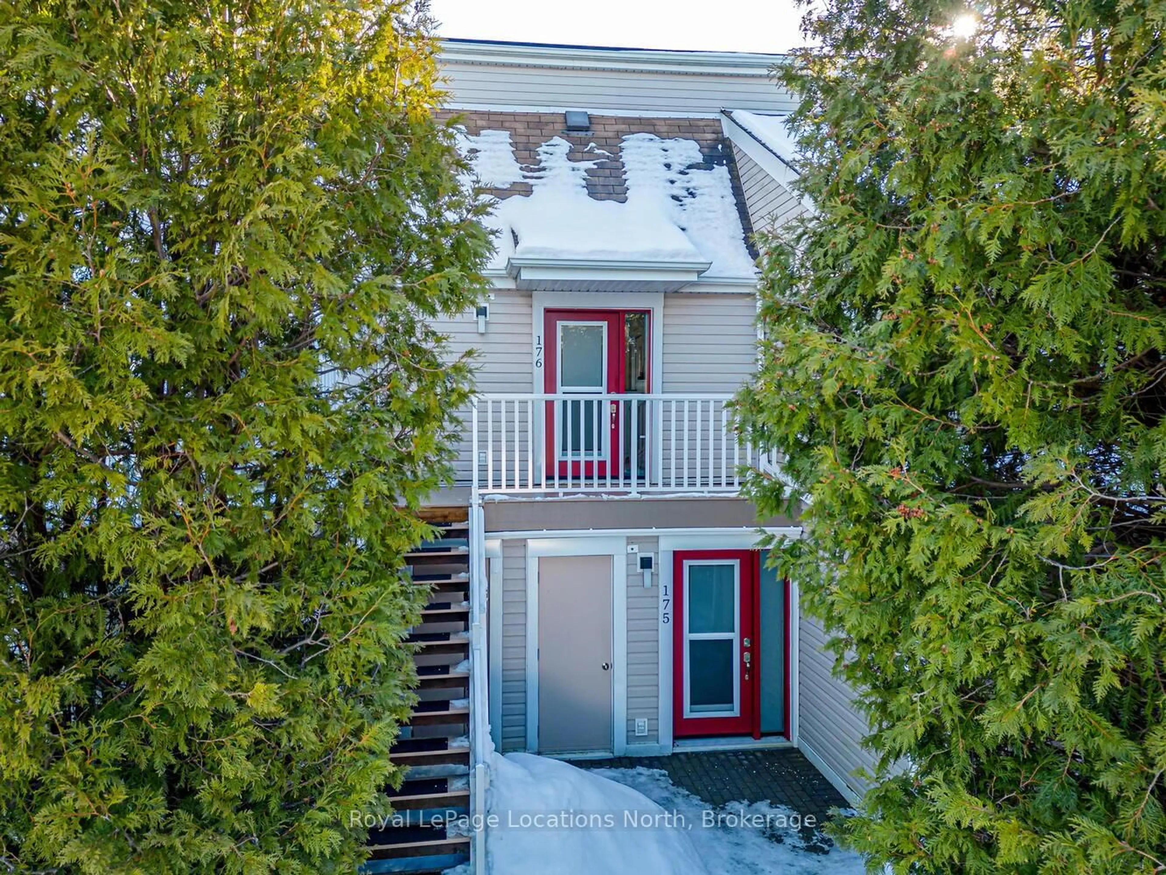 A pic from outside/outdoor area/front of a property/back of a property/a pic from drone, street for 49 TROTT Blvd #176, Collingwood Ontario L9Y 5B8