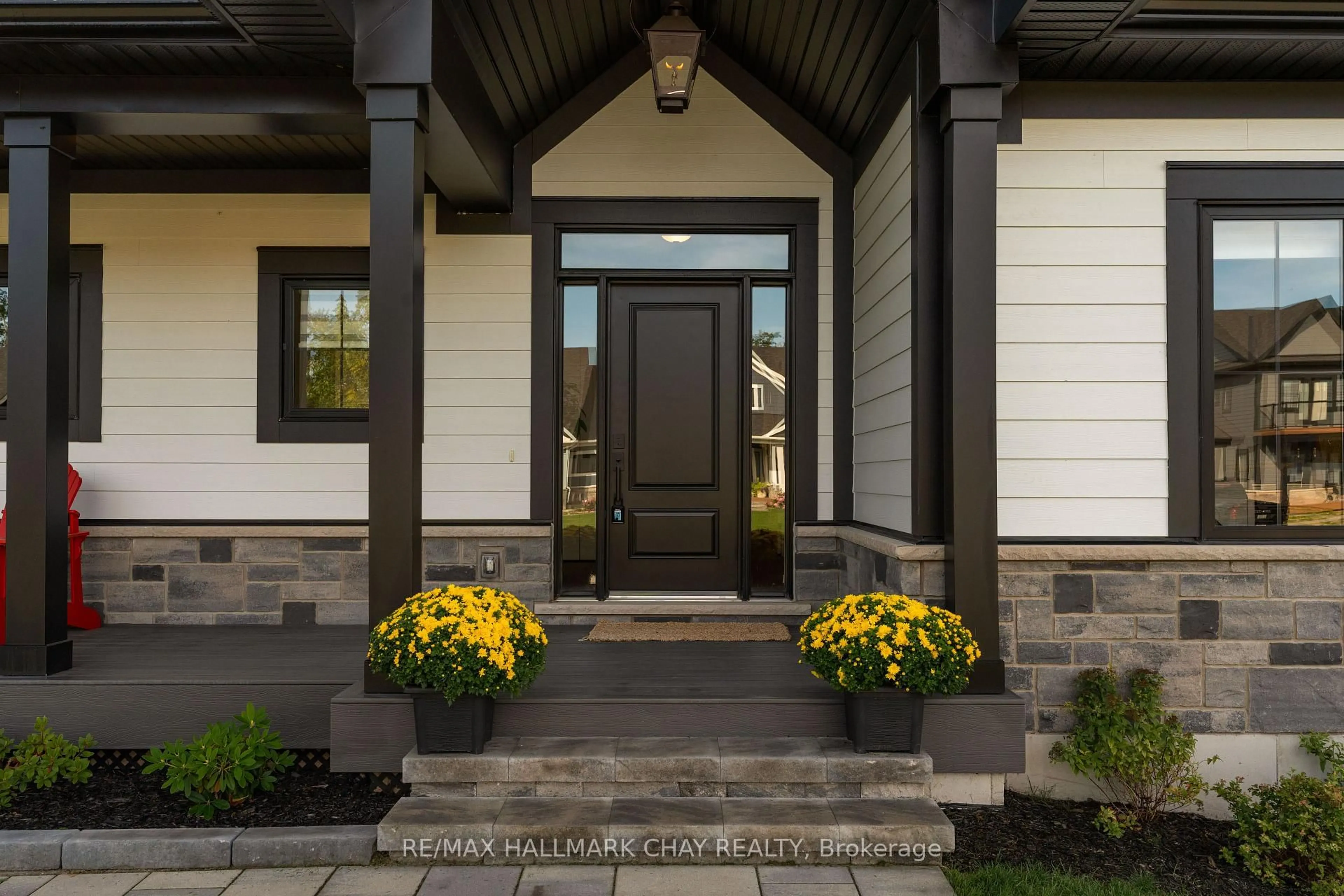 Indoor entryway for 7 Clydesdale Crt, Oro-Medonte Ontario L0K 1E0