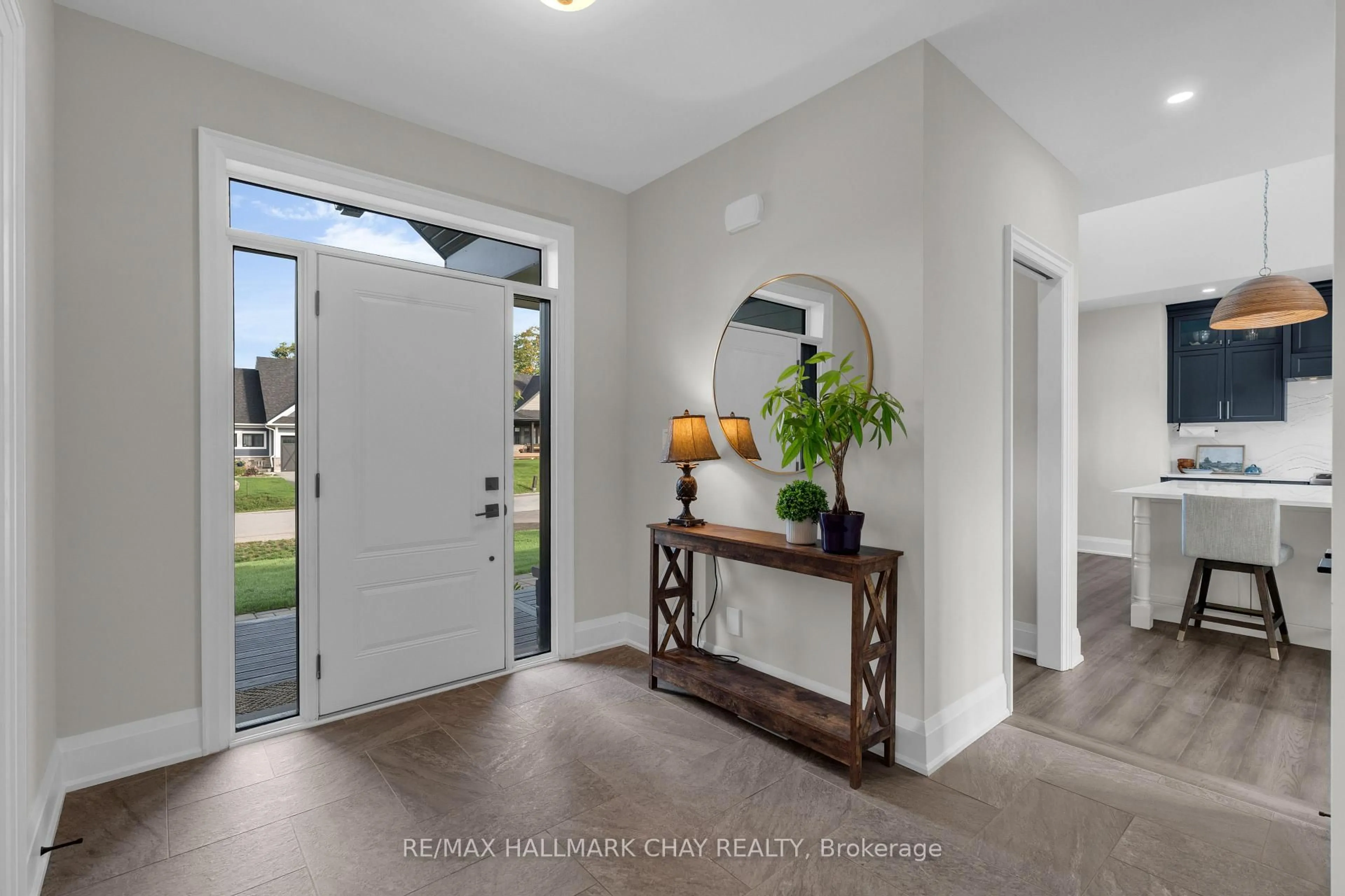 Indoor entryway for 7 Clydesdale Crt, Oro-Medonte Ontario L0K 1E0