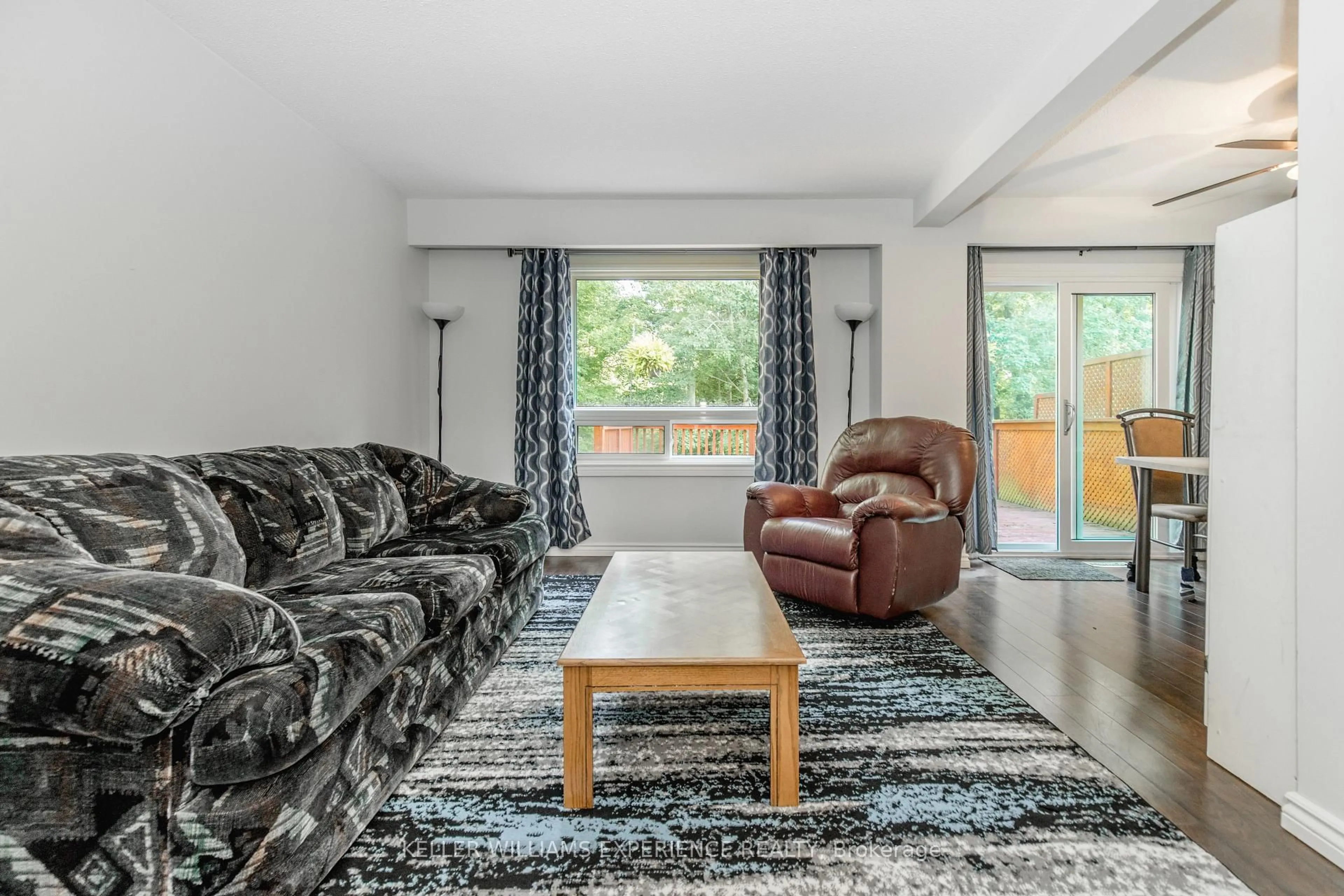 Living room with furniture, carpet floor for 49 Burns Circ, Barrie Ontario L4N 5J8