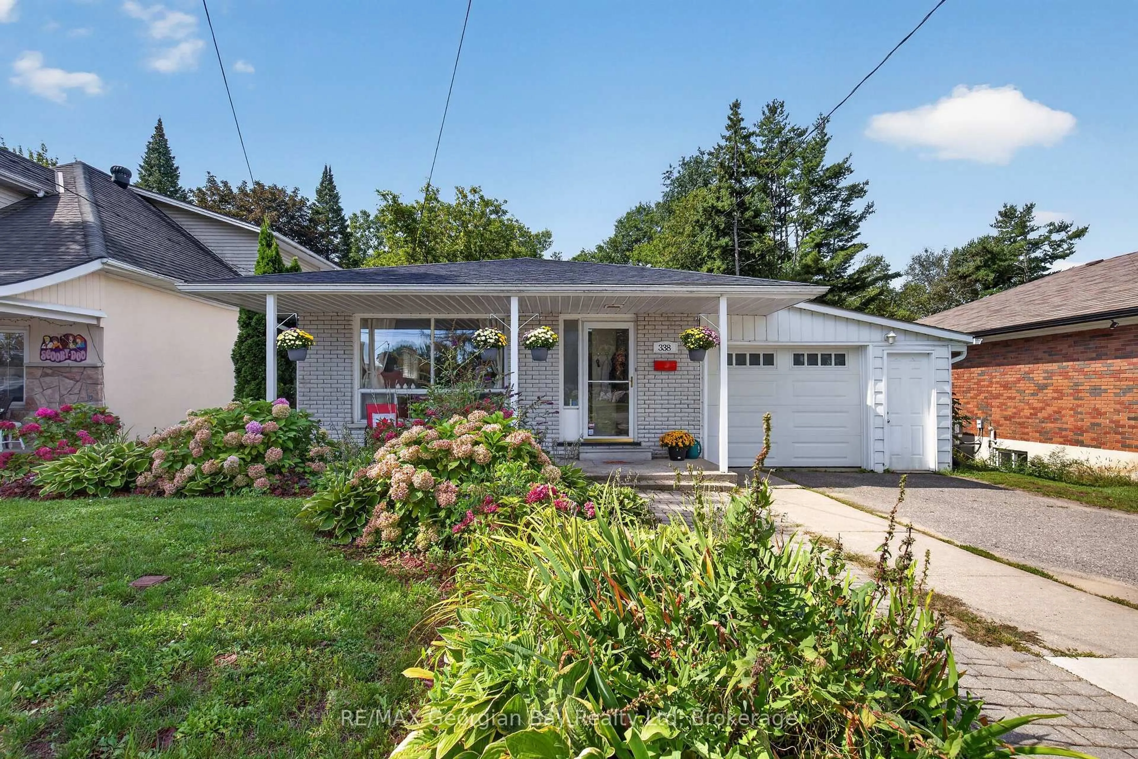 Home with vinyl exterior material, street for 338 Seventh St, Midland Ontario L4R 3Z9