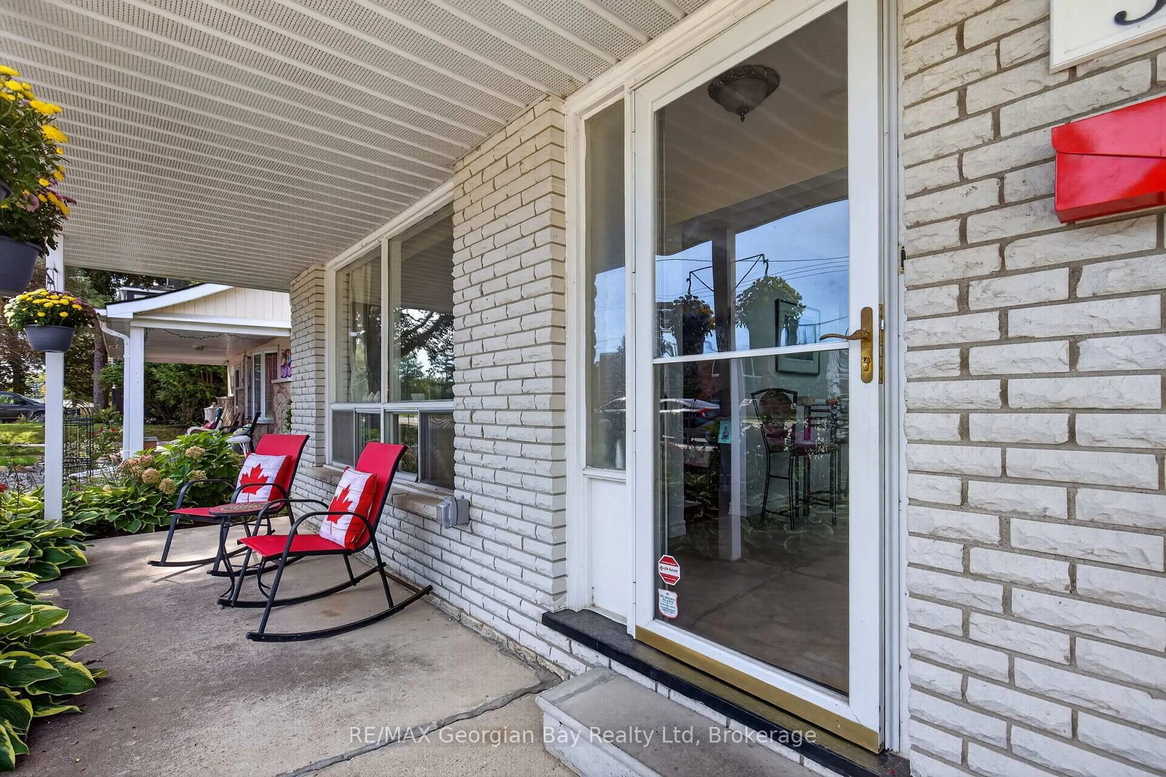 Patio, street for 338 Seventh St, Midland Ontario L4R 3Z9