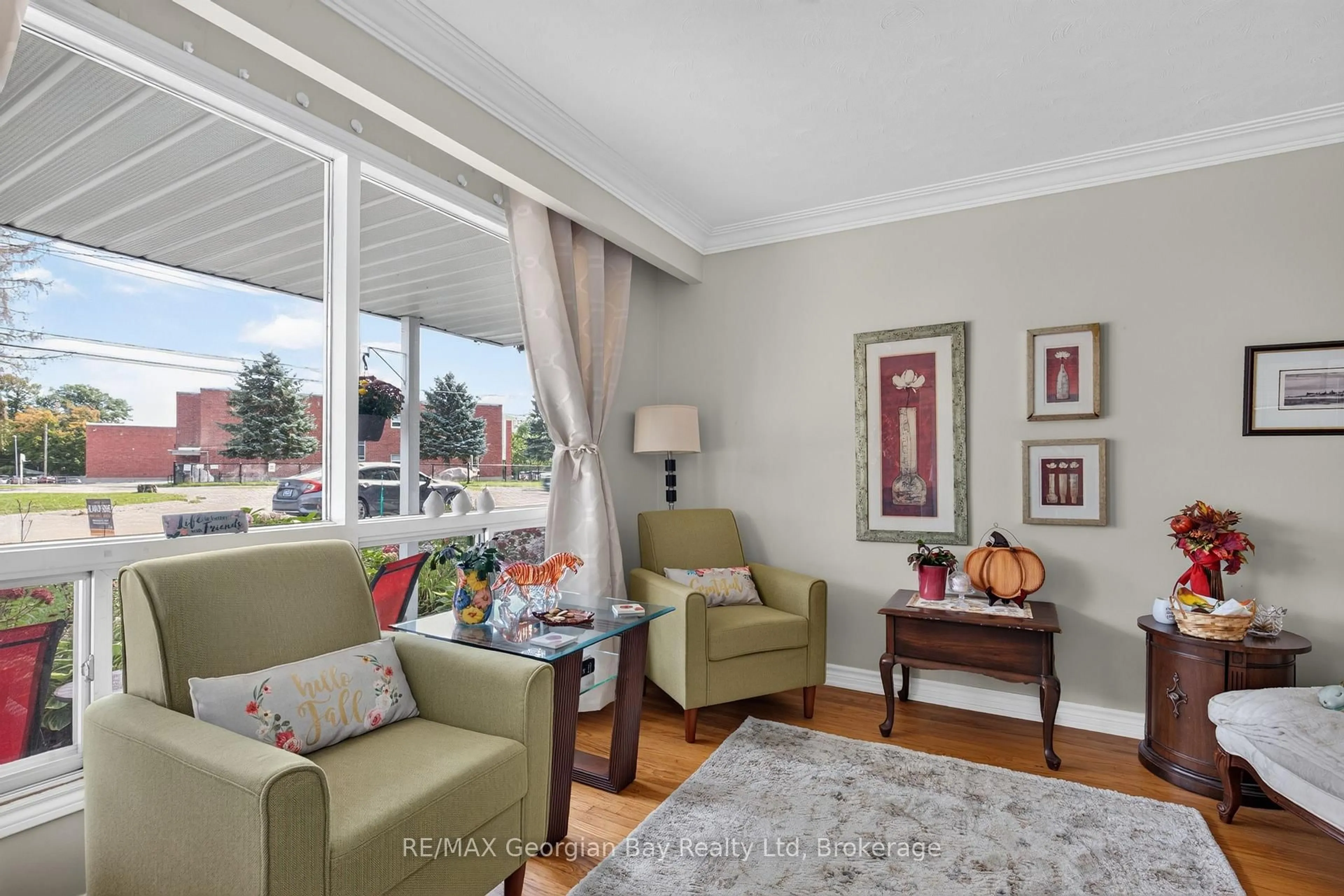 Living room with furniture, unknown for 338 Seventh St, Midland Ontario L4R 3Z9