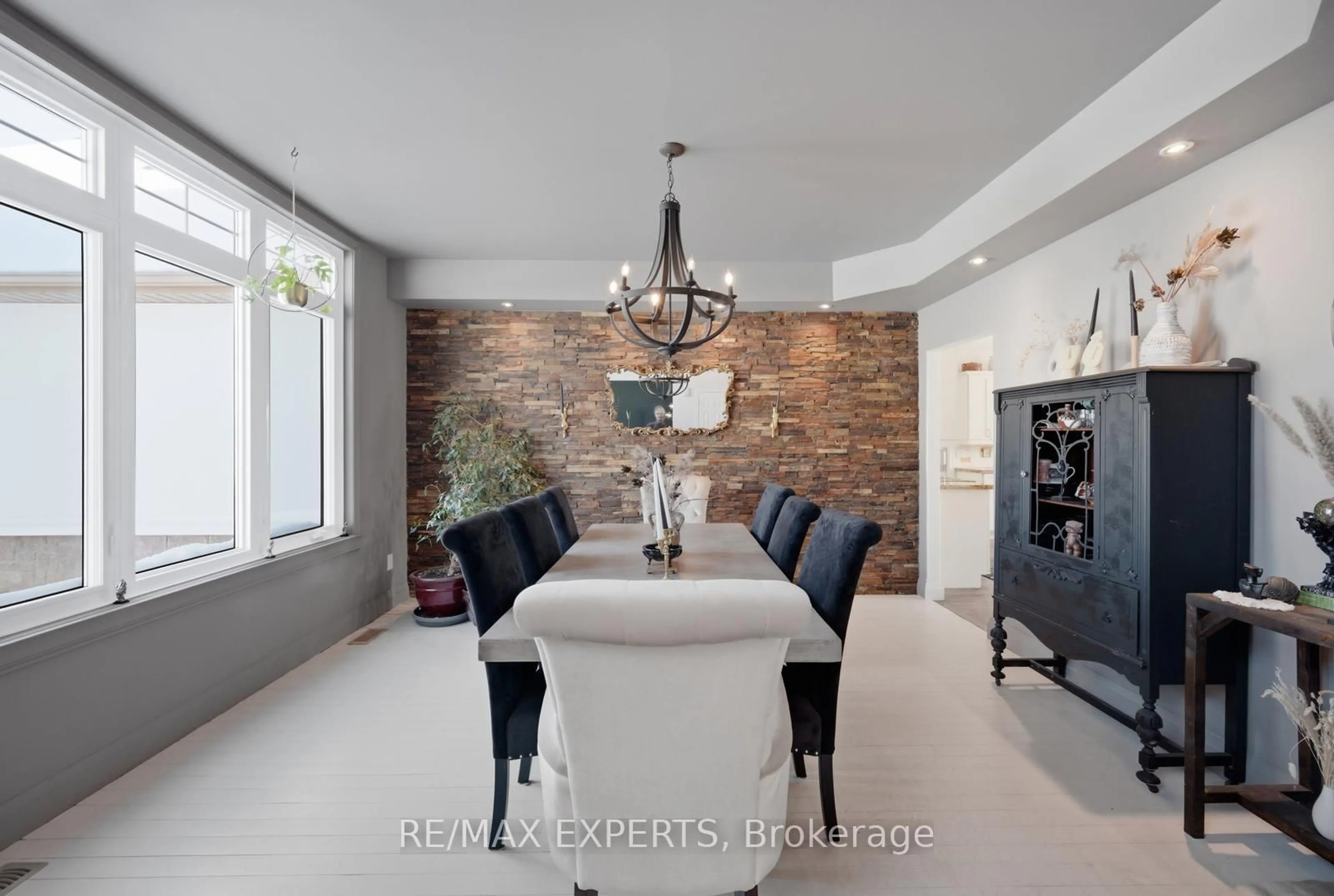 Dining room, ceramic/tile floor for 11 Basswood Circ, Oro-Medonte Ontario L0L 2L0