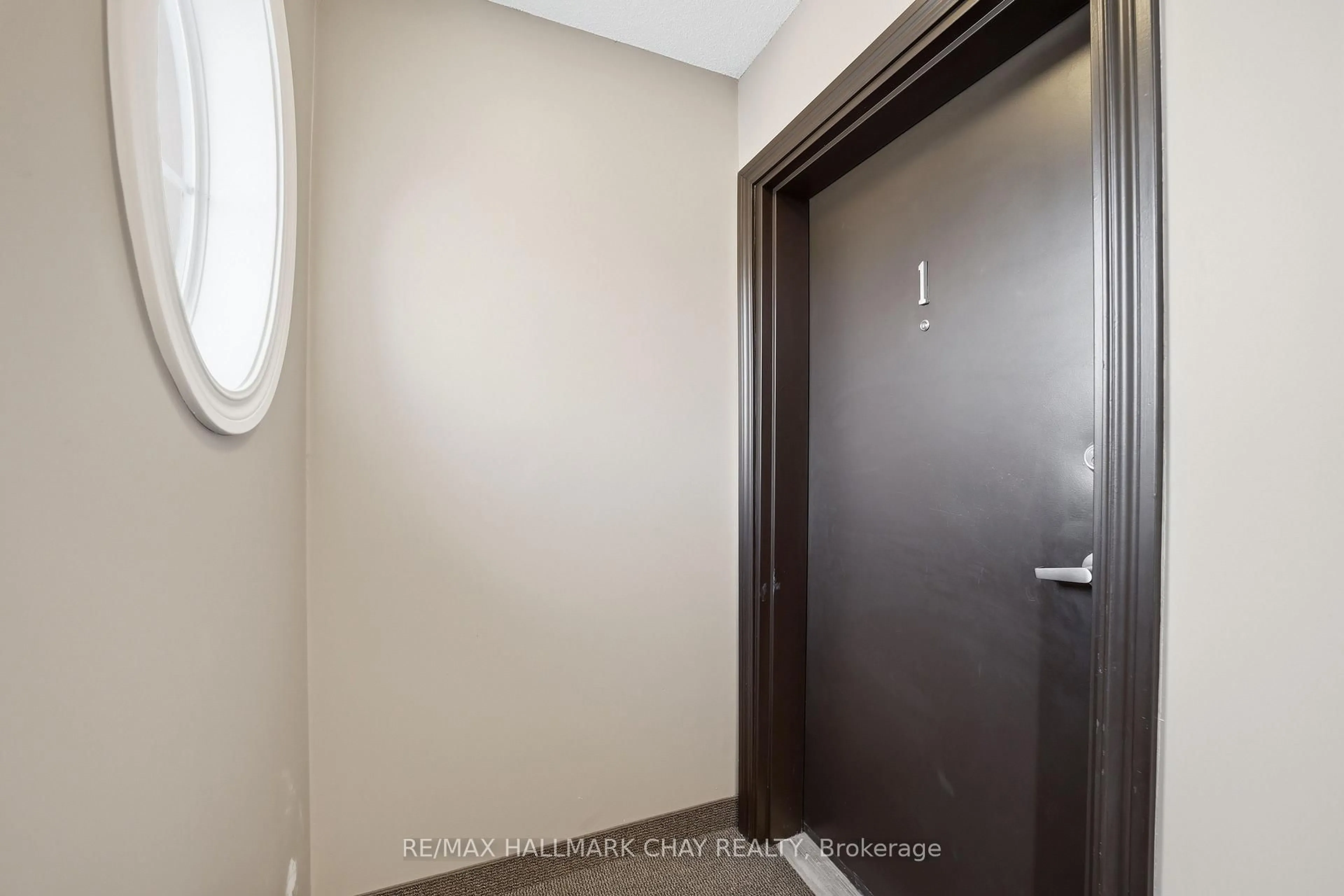 Indoor entryway for 408 Veterans Dr #1, Barrie Ontario L4N 9G9